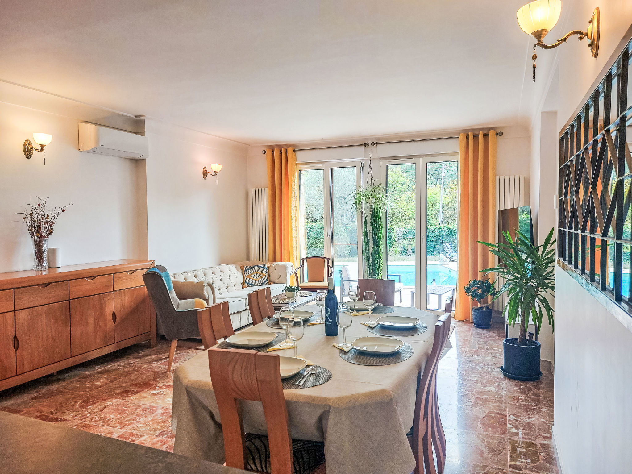 Les Pierres Fleuries-Inside