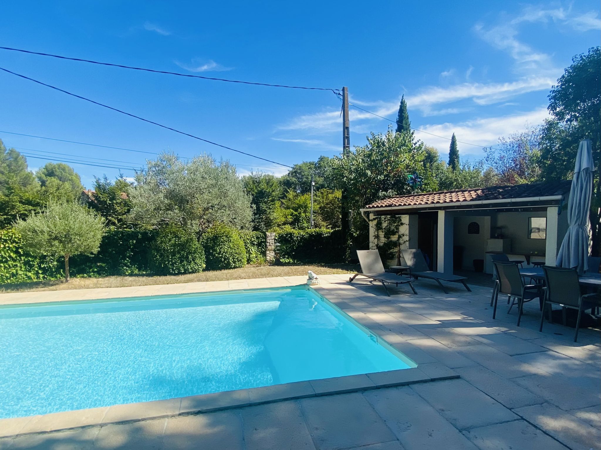 Les Pierres Fleuries-Outside