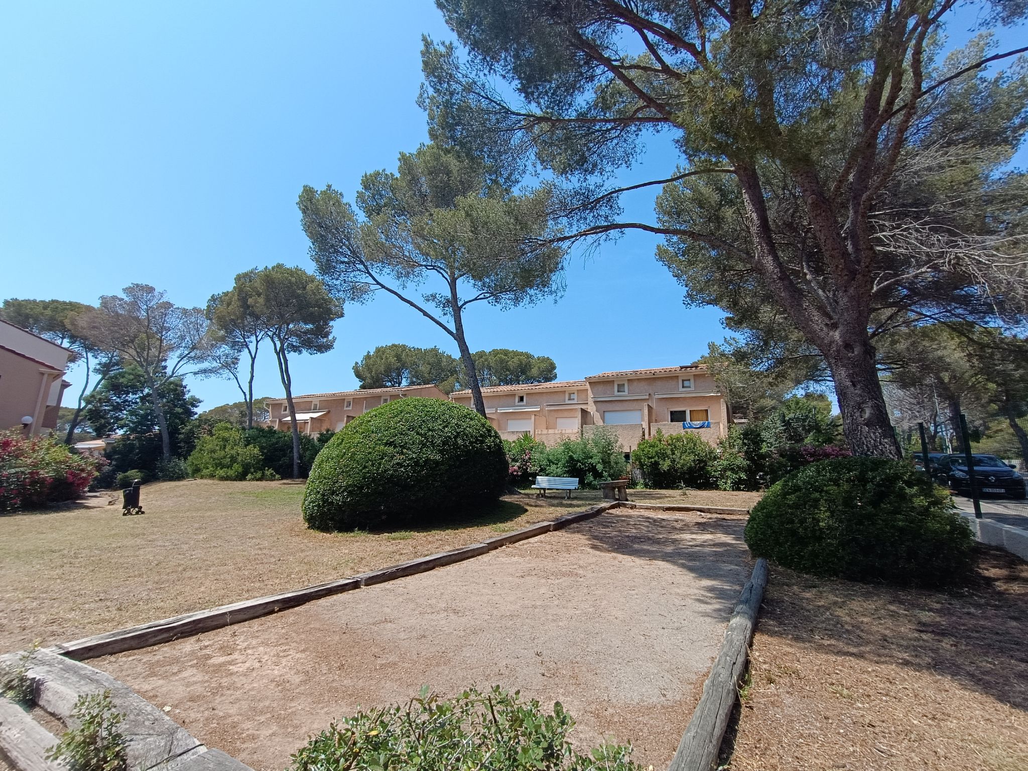 Pinède Mer et Soleil-Outside