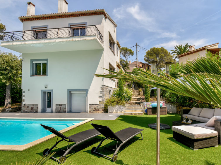 Les Nanous Accommodation in Saint Raphael