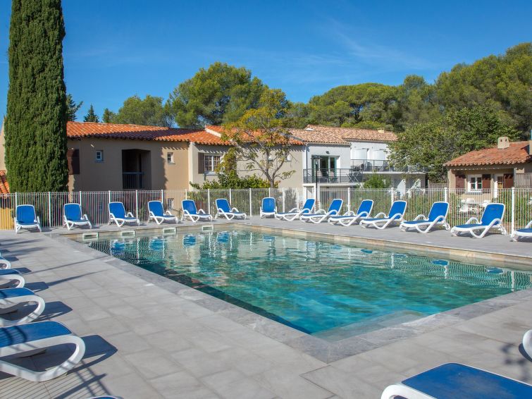 Search and Stay destination Saint-Raphaël, Provence-Alpes-Côte d'Azur - France from AU$ 167. Sowell Résidences Les Chênes Verts