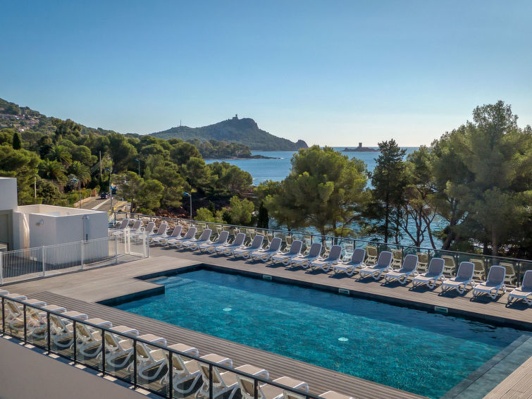 Search and Stay destination Saint-Raphaël, Provence-Alpes-Côte d'Azur - France from AU$ 167. Sowell Résidences Les Chênes Verts