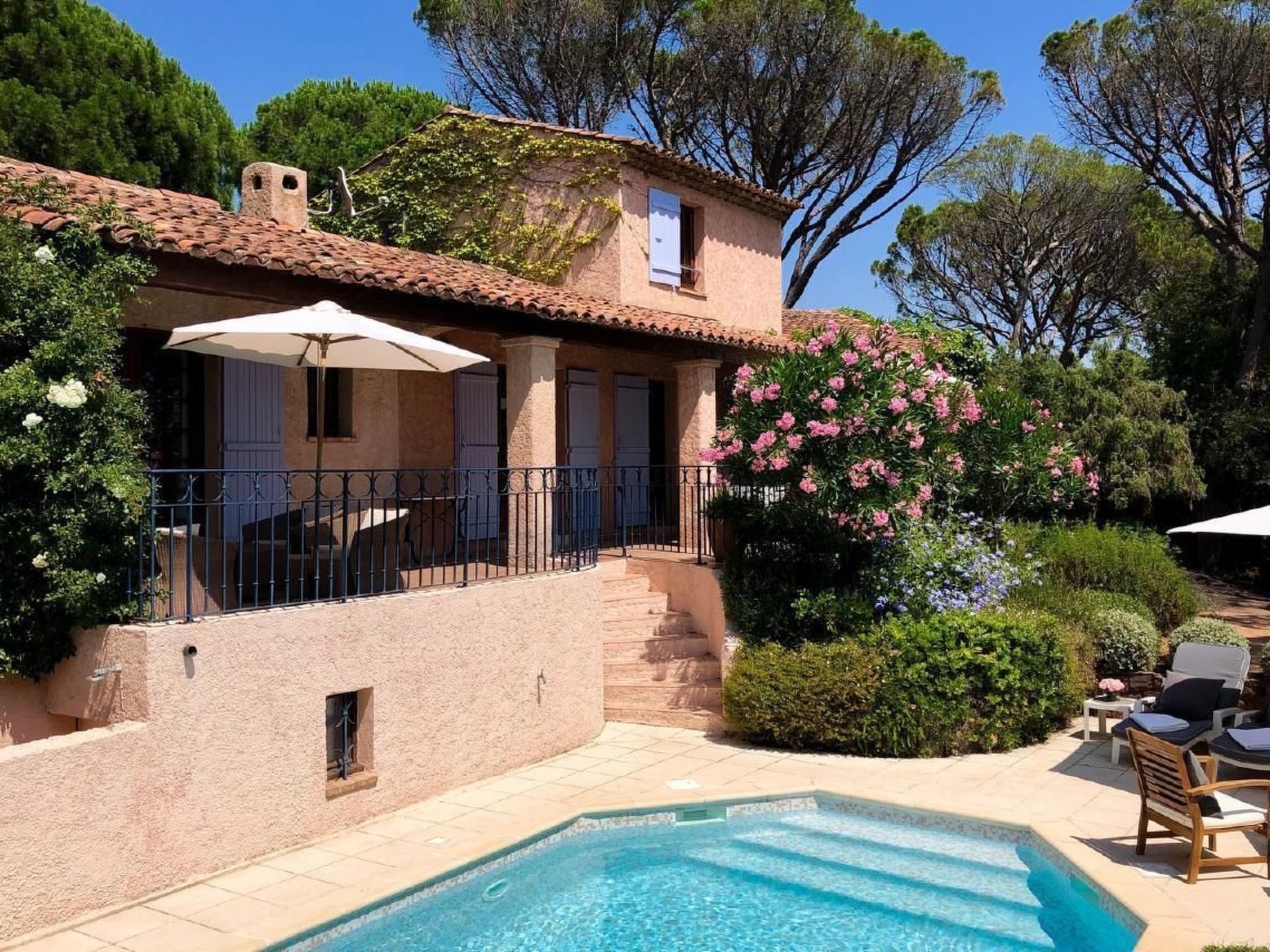 Charmante Villa mit Pool und Golfplatz-Binnen