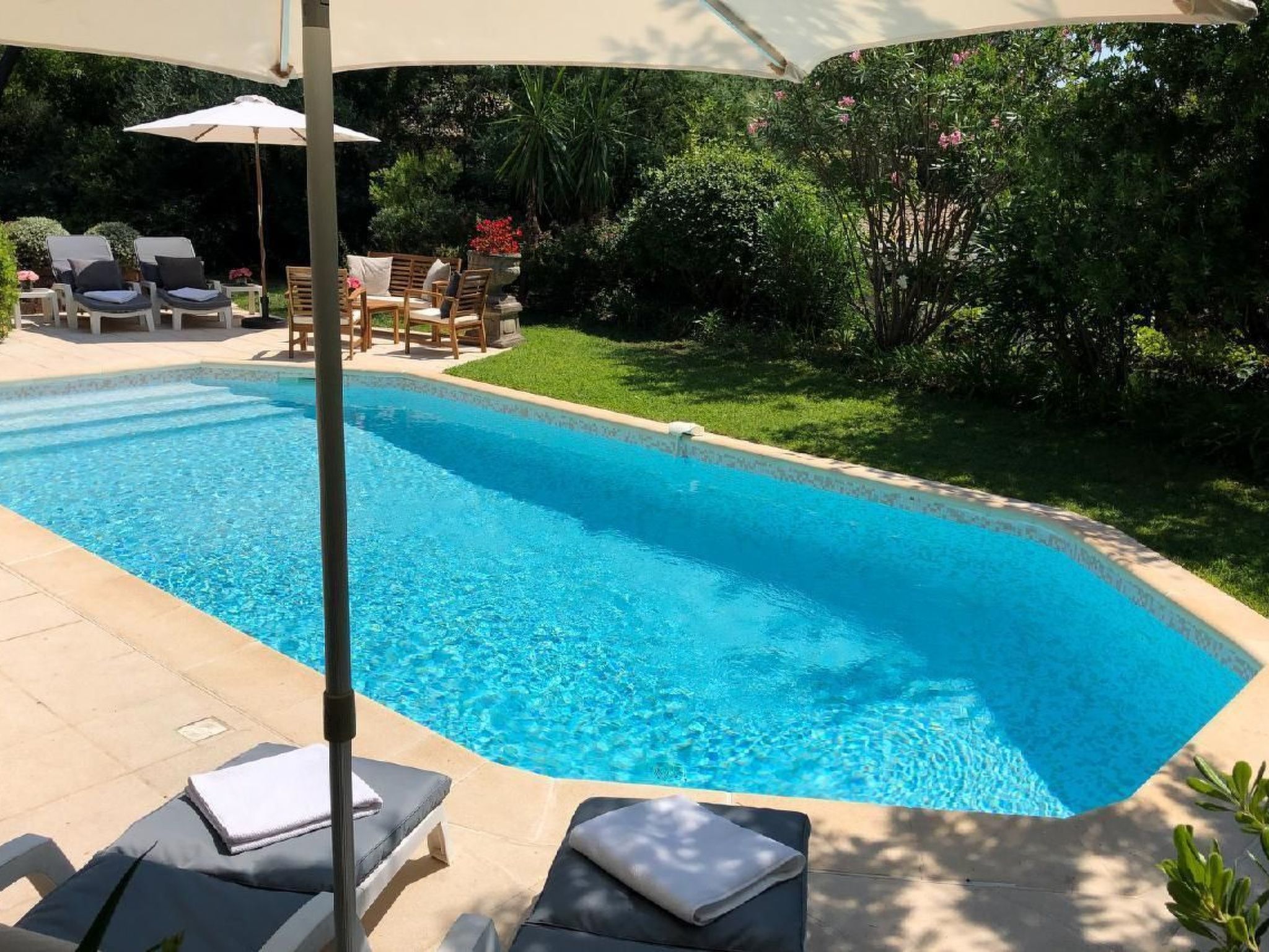 Charmante Villa mit Pool und Golfplatz-Binnen