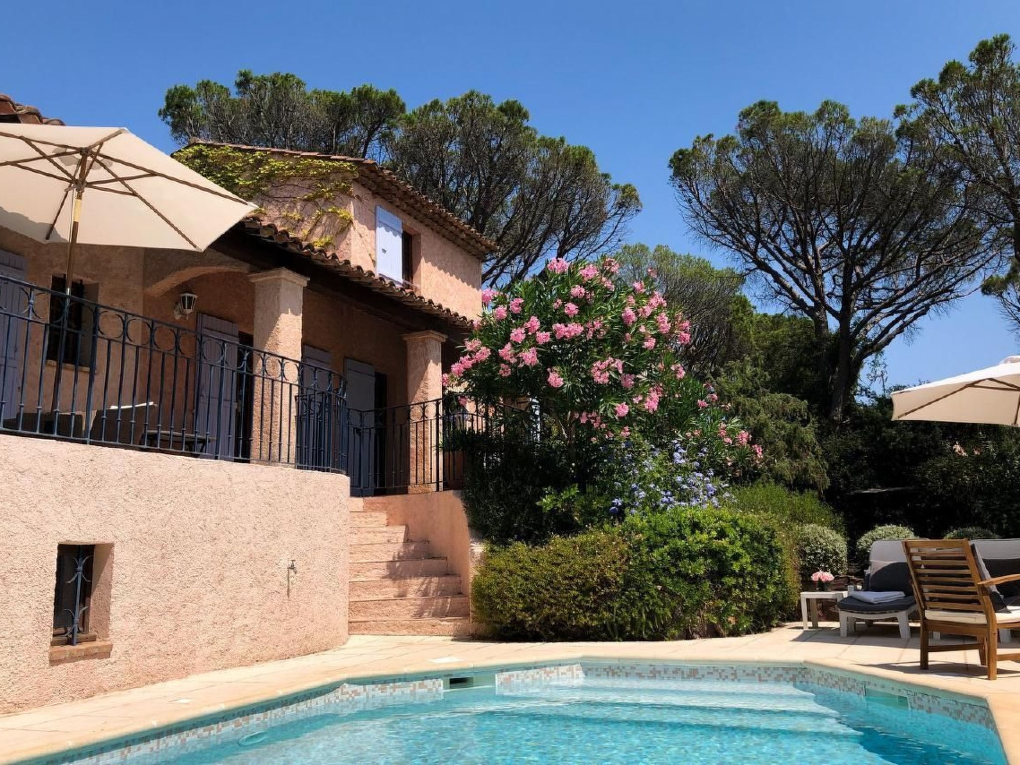 Charmante Villa mit Pool und Golfplatz-Binnen