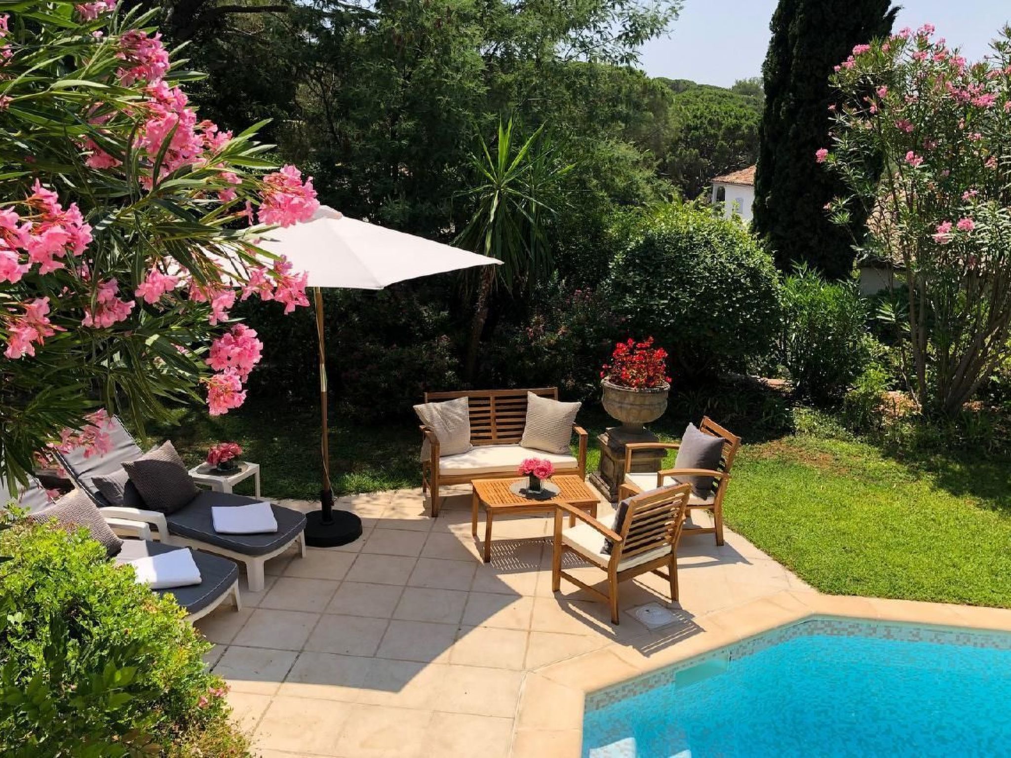 Charmante Villa mit Pool und Golfplatz-Binnen