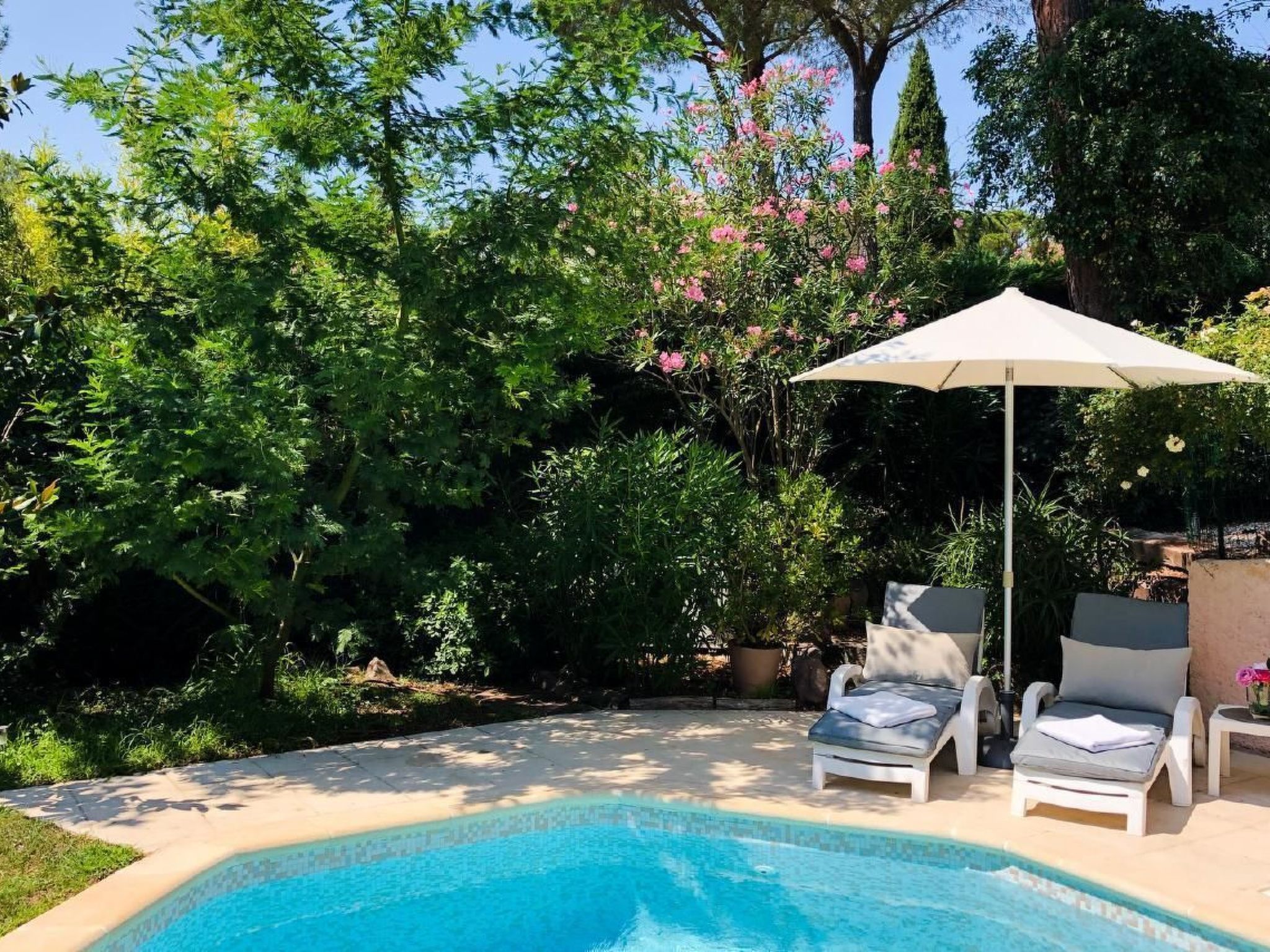 Charmante Villa mit Pool und Golfplatz-Binnen