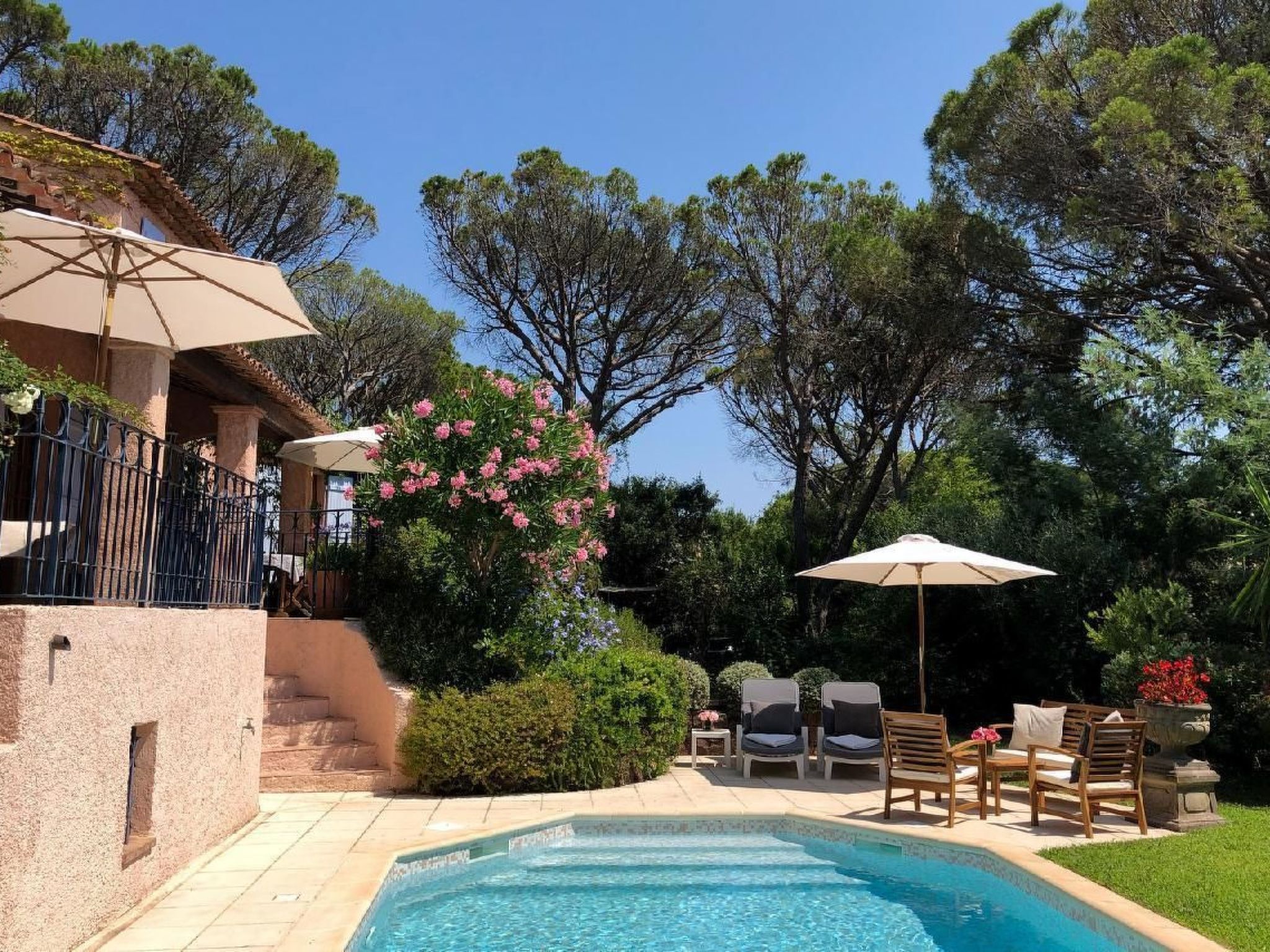 Charmante Villa mit Pool und Golfplatz-Binnen