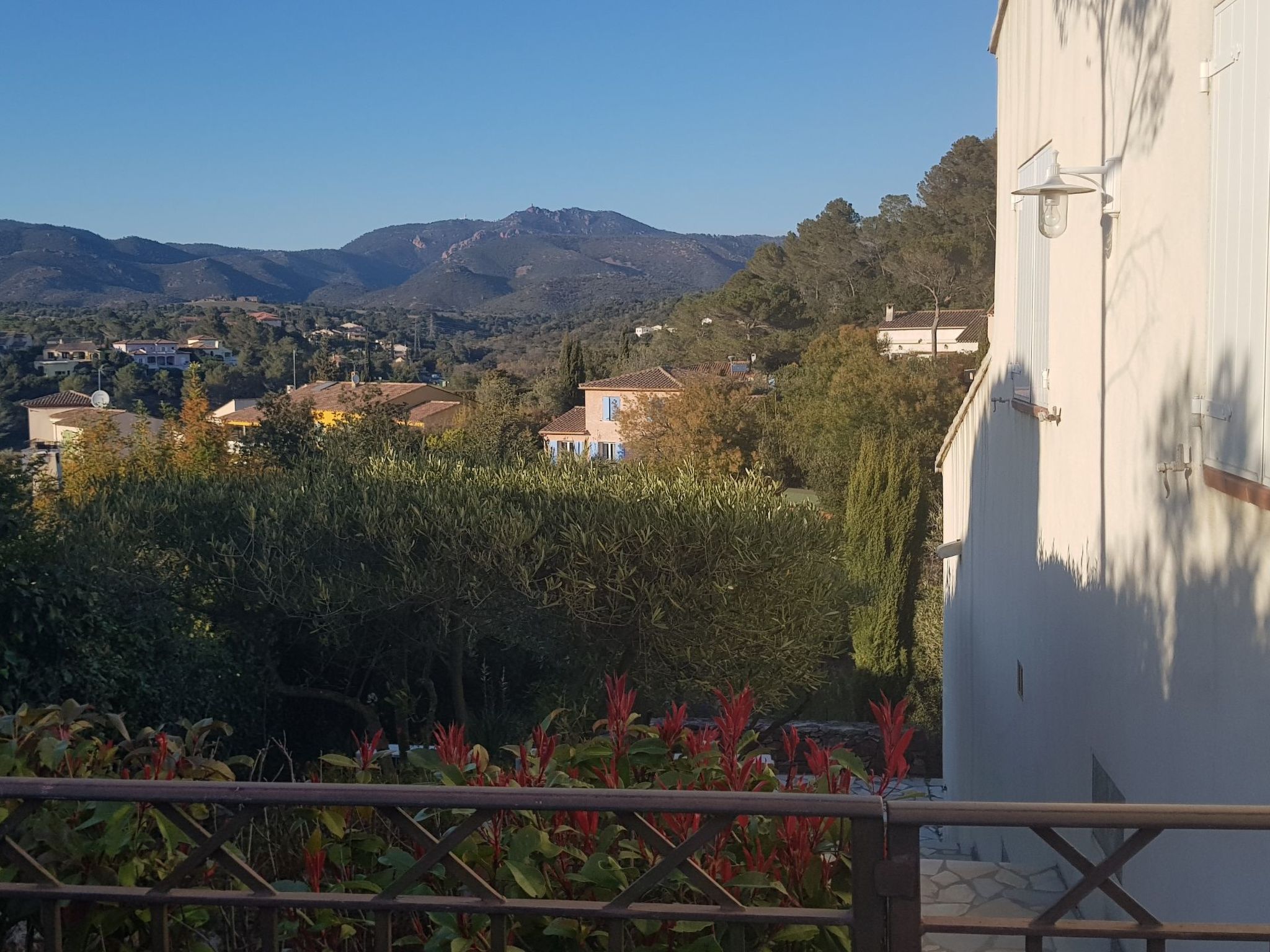 Die Sonne der Côte d'Azur-Binnen