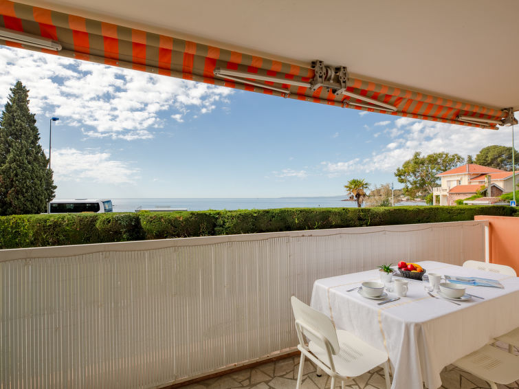 Aan zee: sfeervol appartement met zeezicht in Saint-Raphaël in Saint-Raphaël