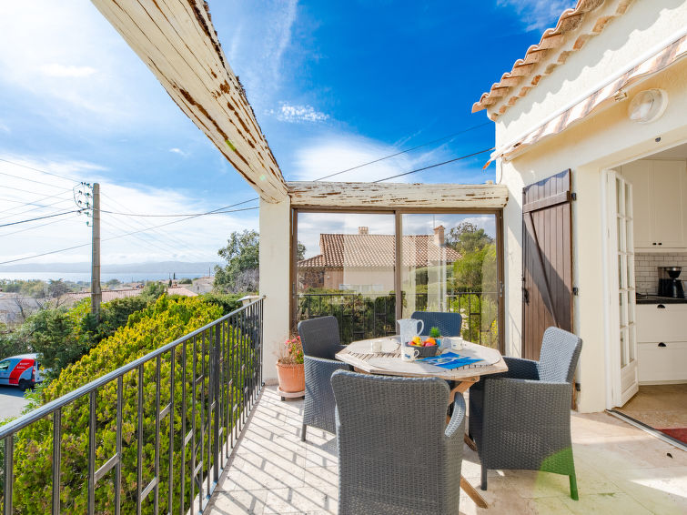 Search and Stay destination Saint-Raphaël, Provence-Alpes-Côte d'Azur - France from AU$ 378. Villa Mont Soleil