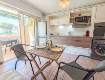 Knus appartement op 200 meter van het strand in Saint-Raphaël - thumbnail 3