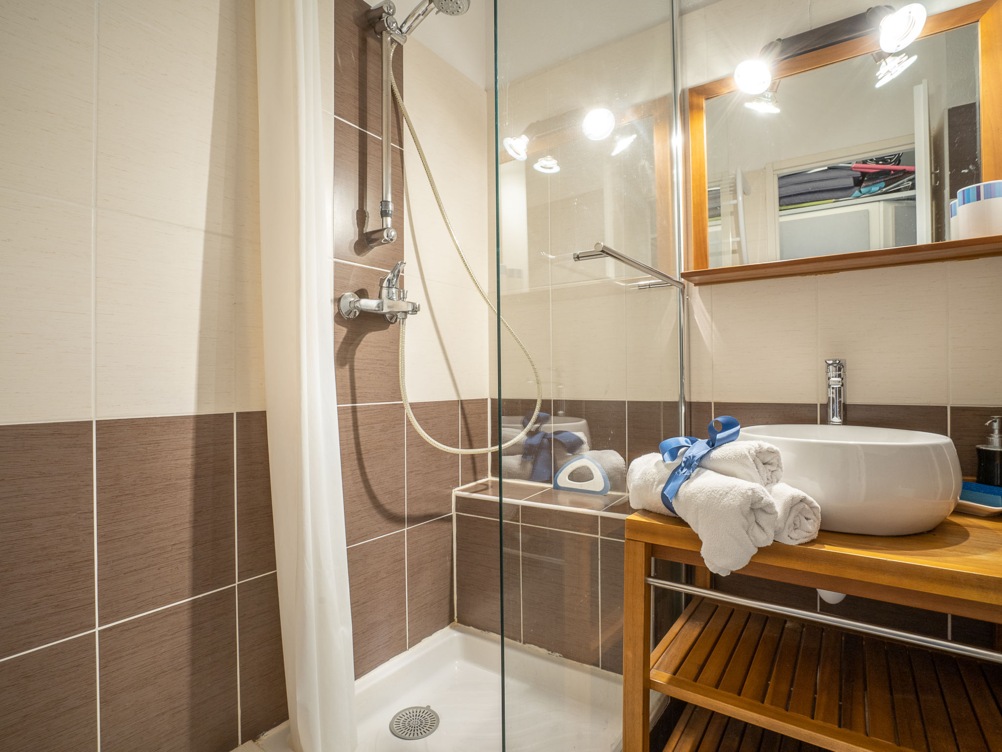 Photo of Le Village (C8 245)