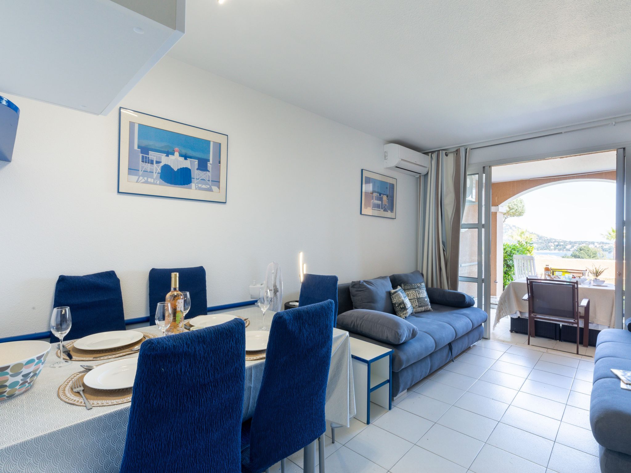 Photo of Le Village (E1103)