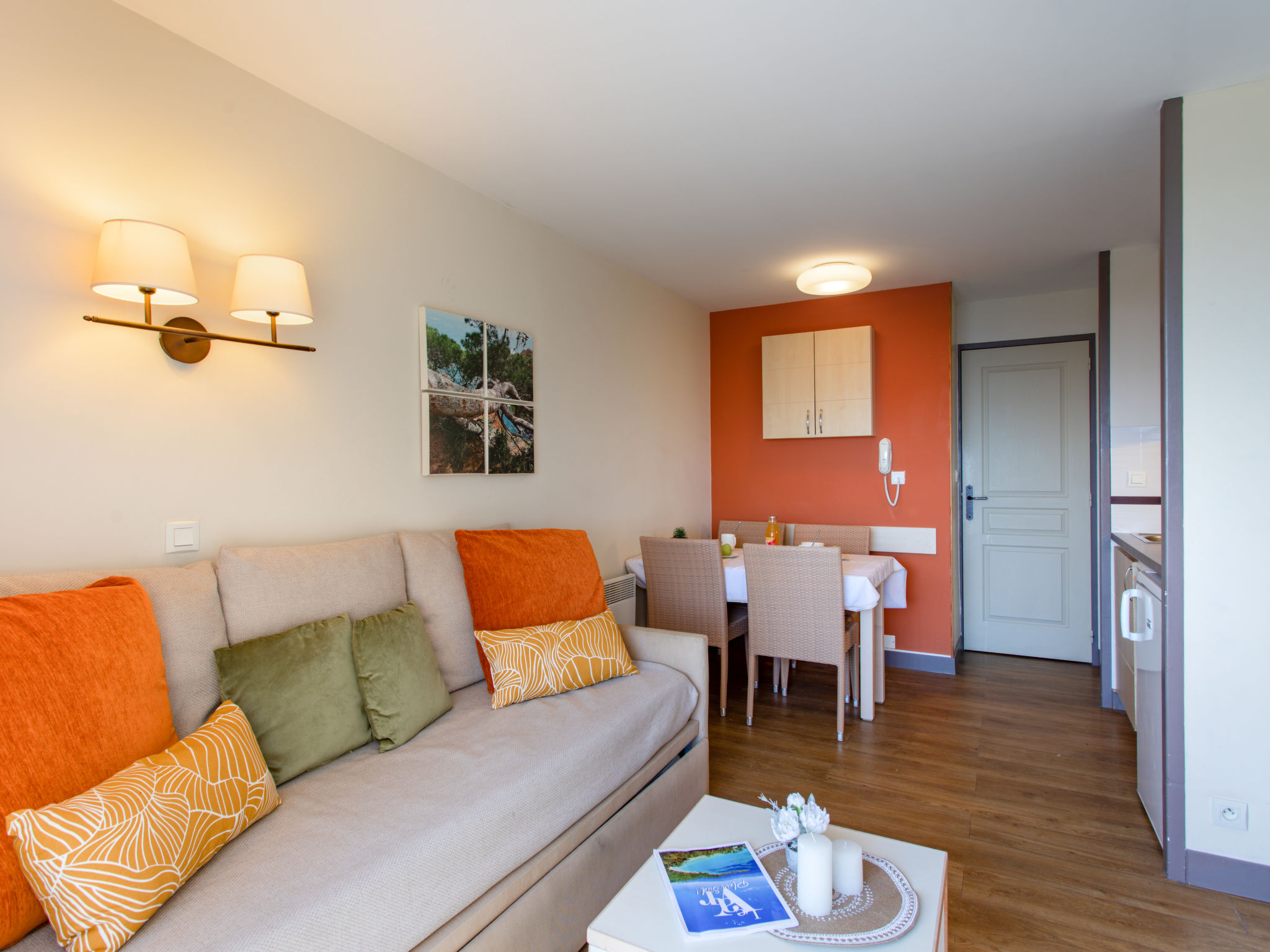 Photo of Le Village (C4319)