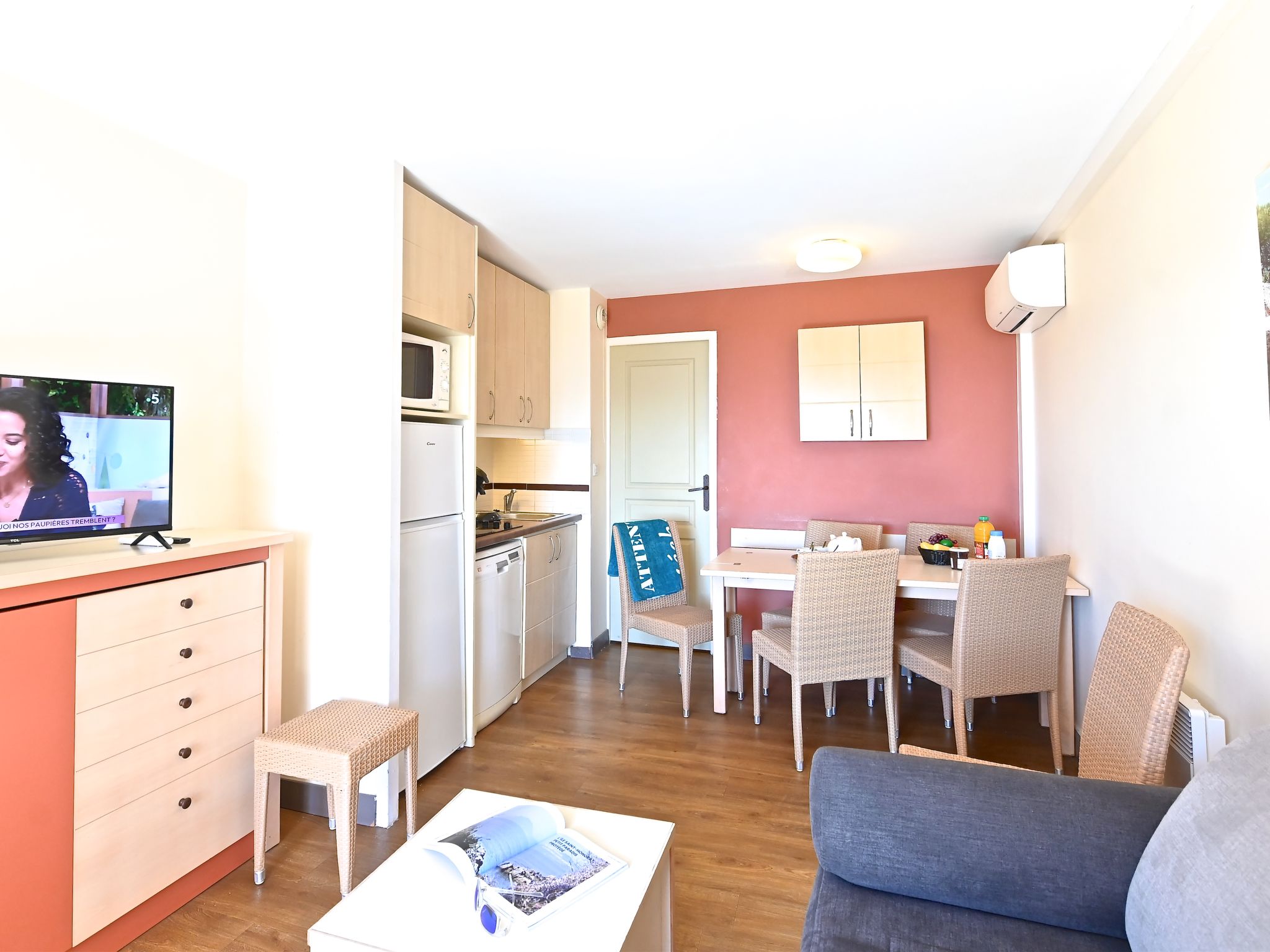 Le Village (E1 309)-Binnen