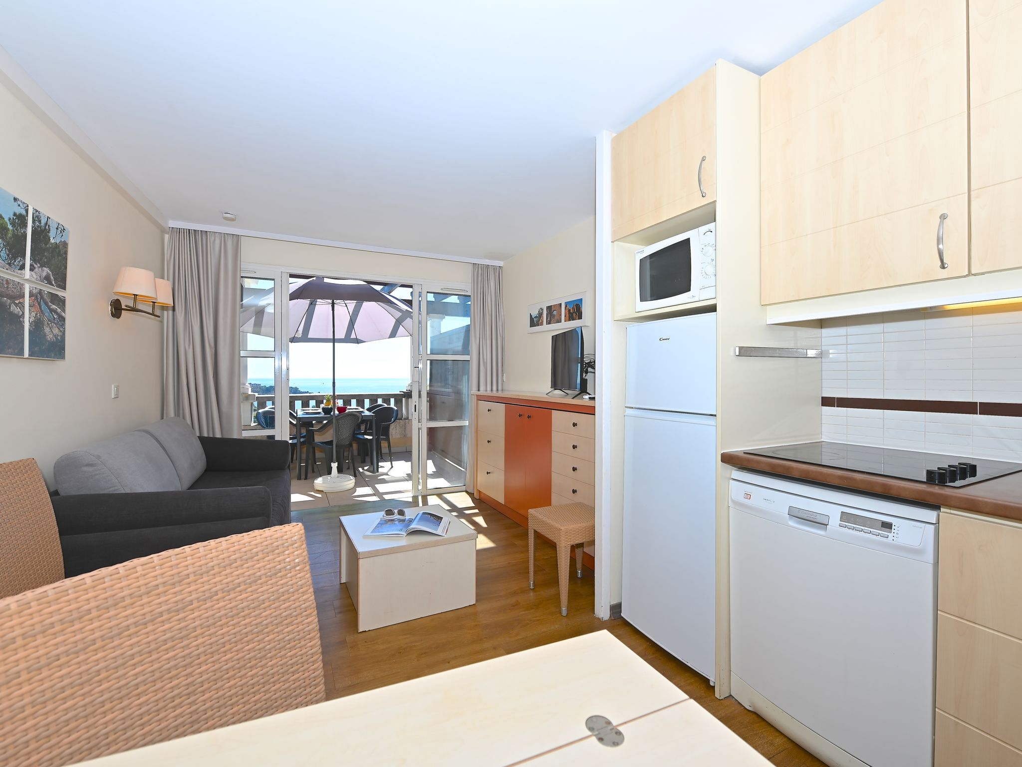 Le Village (E1 309)-Binnen