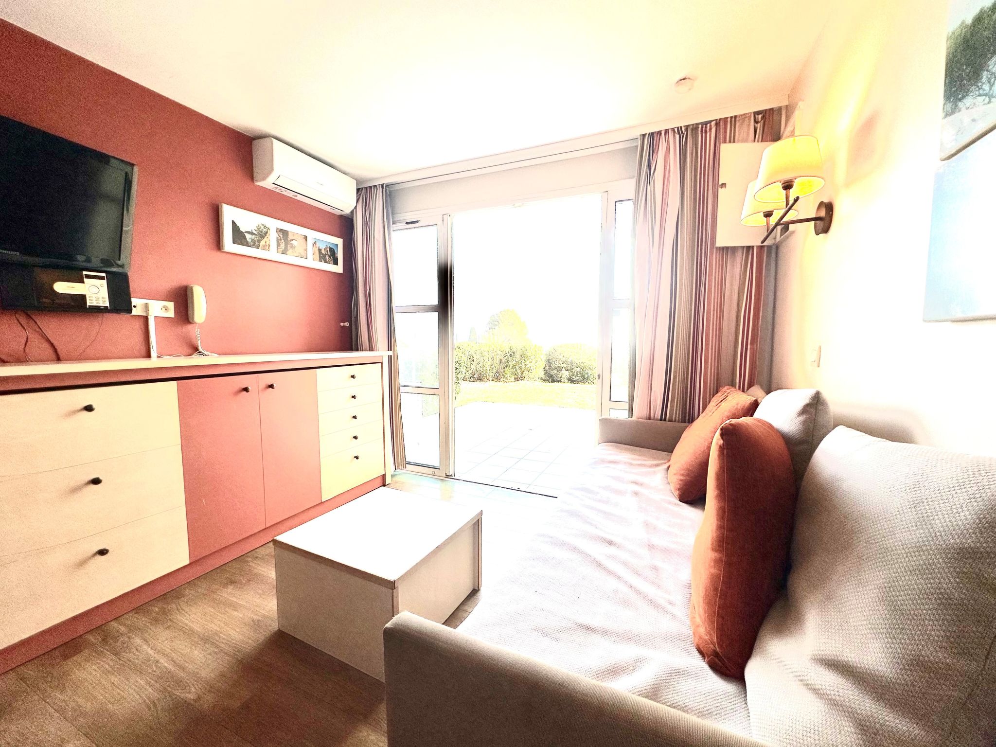 Photo of Le Village (C4 008)