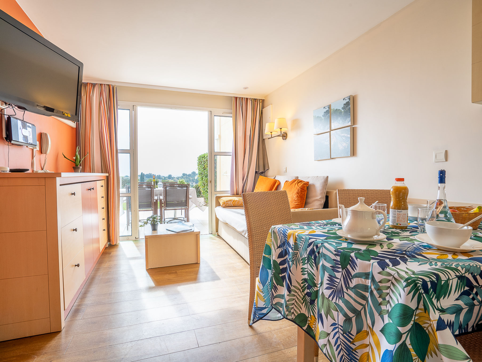 Photo of Le Village (C4 008)