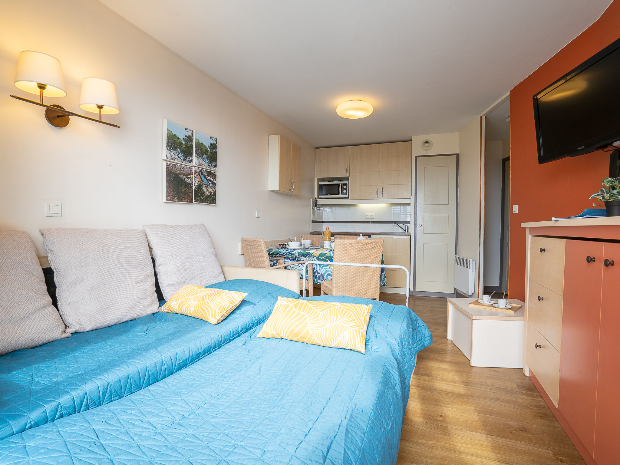 Photo of Le Village (C4 008)