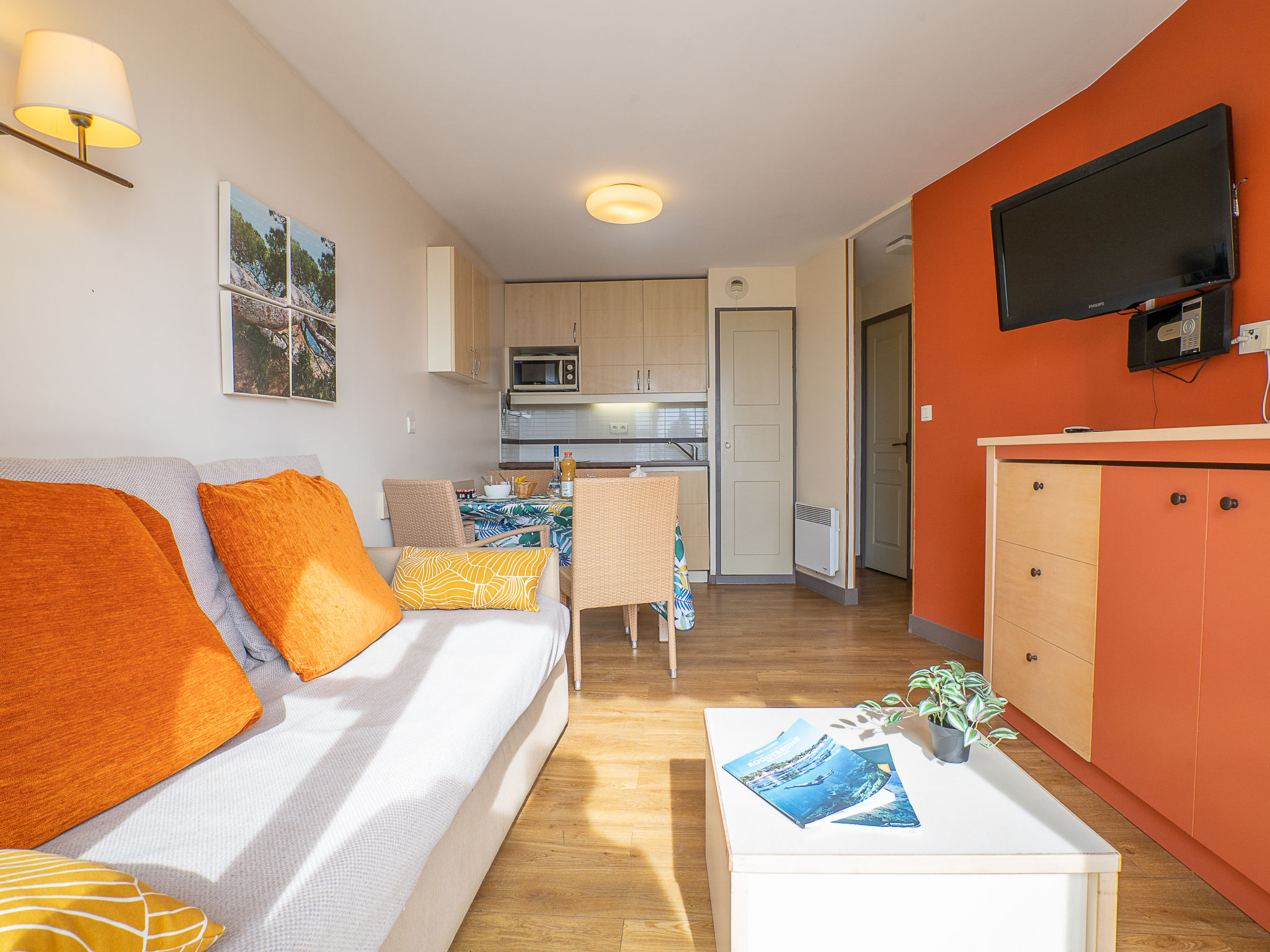 Photo of Le Village (C4 008)