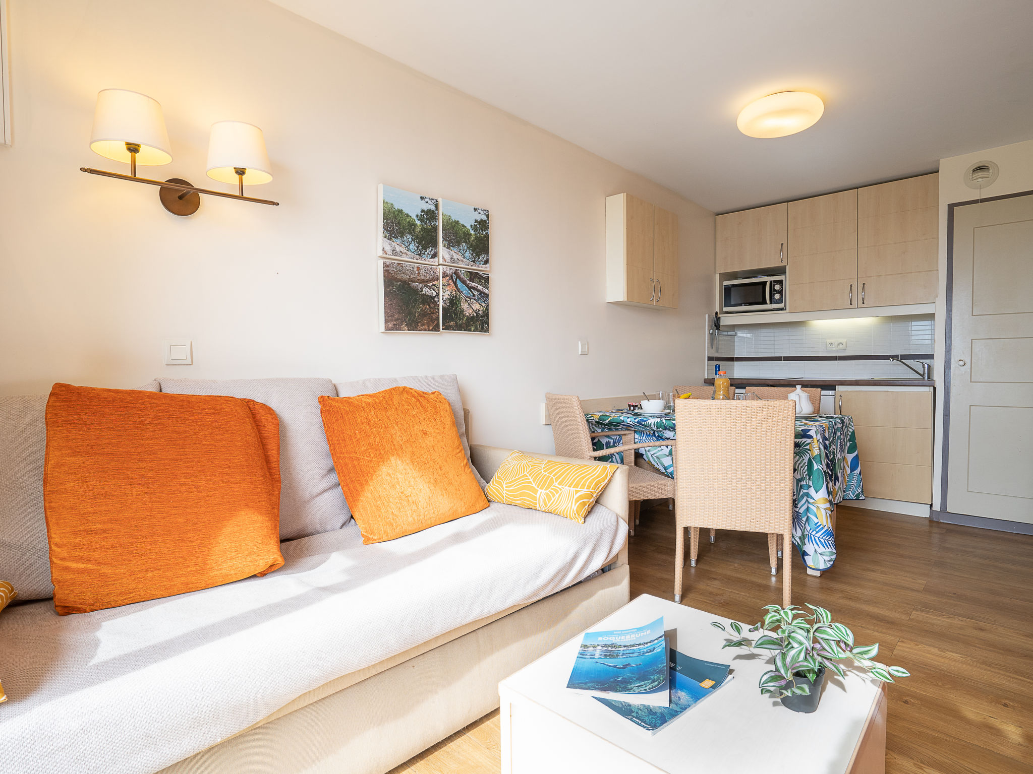 Photo of Le Village (C4 008)