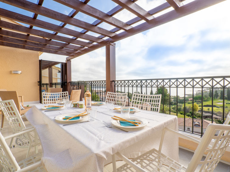 Search and Stay destination Saint-Raphaël, Provence-Alpes-Côte d'Azur - France from AU$ 264. Le Village (C4 323)