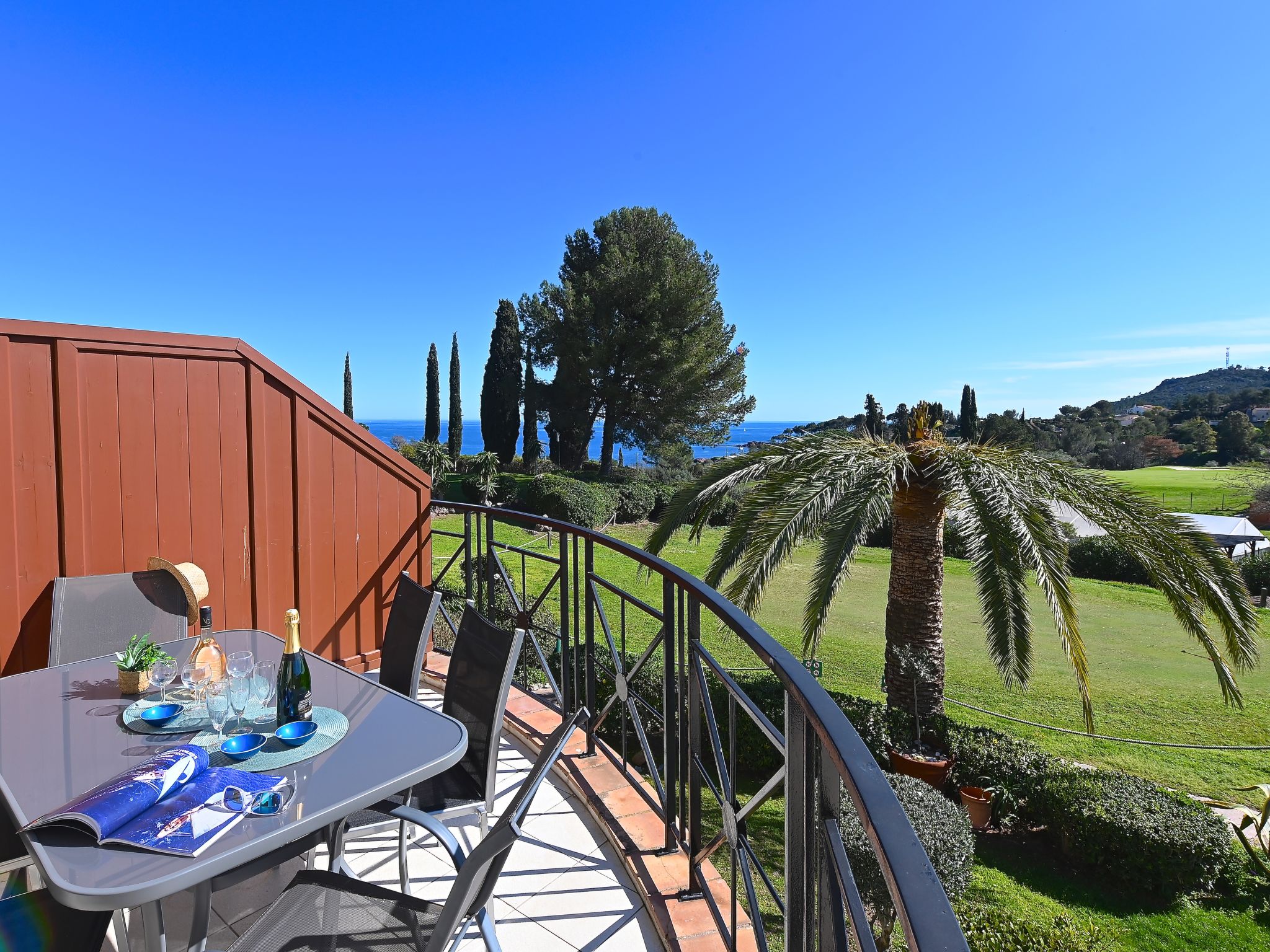 Photo of Le Village (VJ 107)