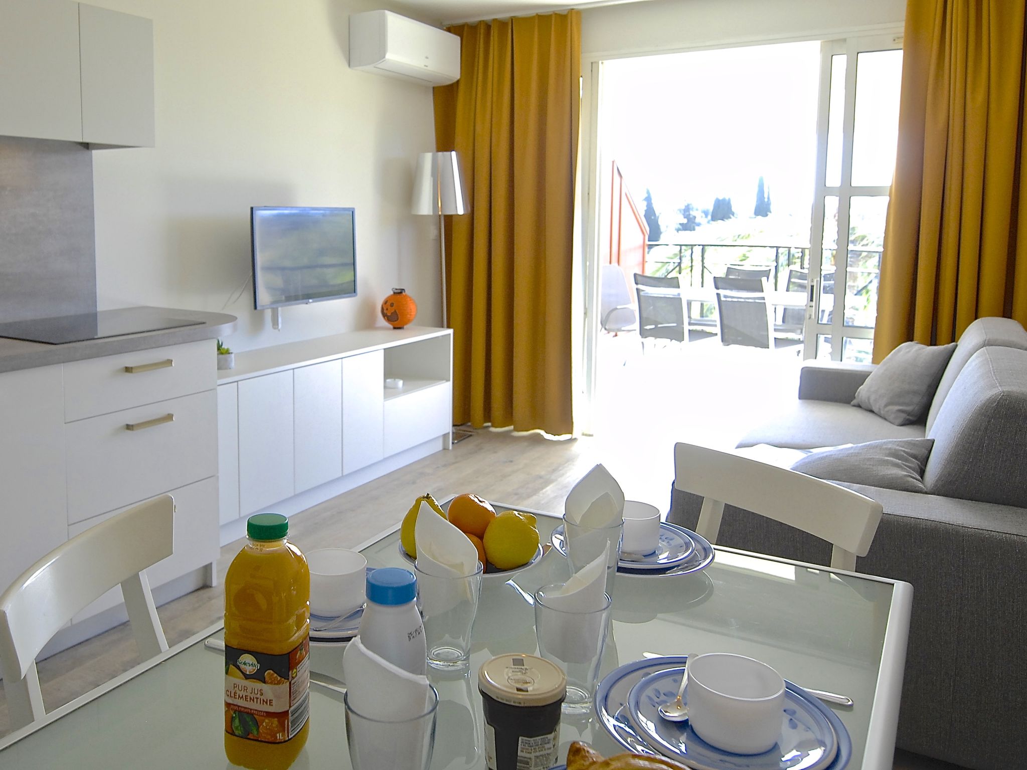 Photo of Le Village (VJ 107)