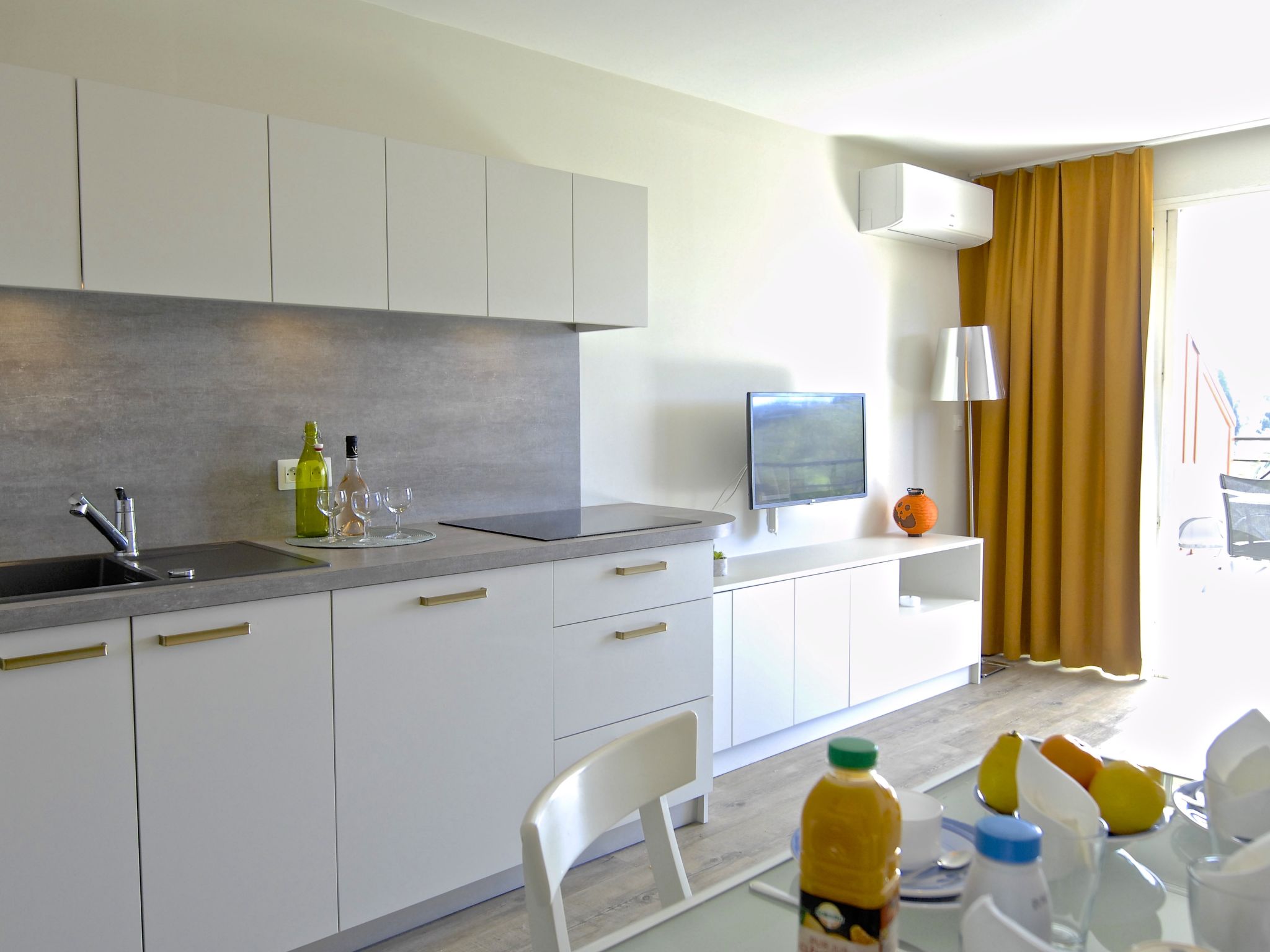 Photo of Le Village (VJ 107)