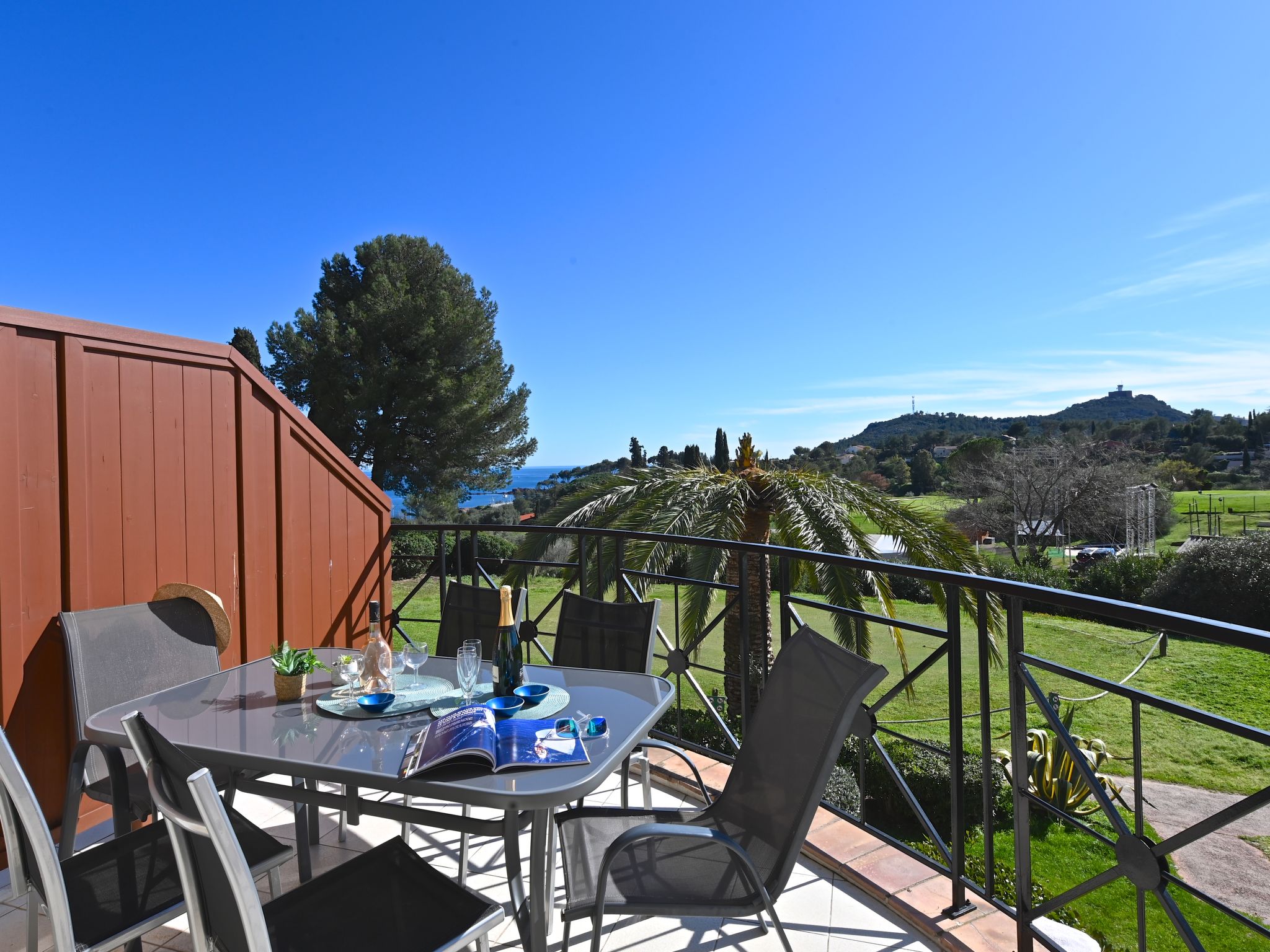 Photo of Le Village (VJ 107)