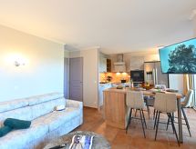 Ruim appartement voor 6 personen aan de Côte d'Azur met zwembaden en golfbaan - thumbnail 1
