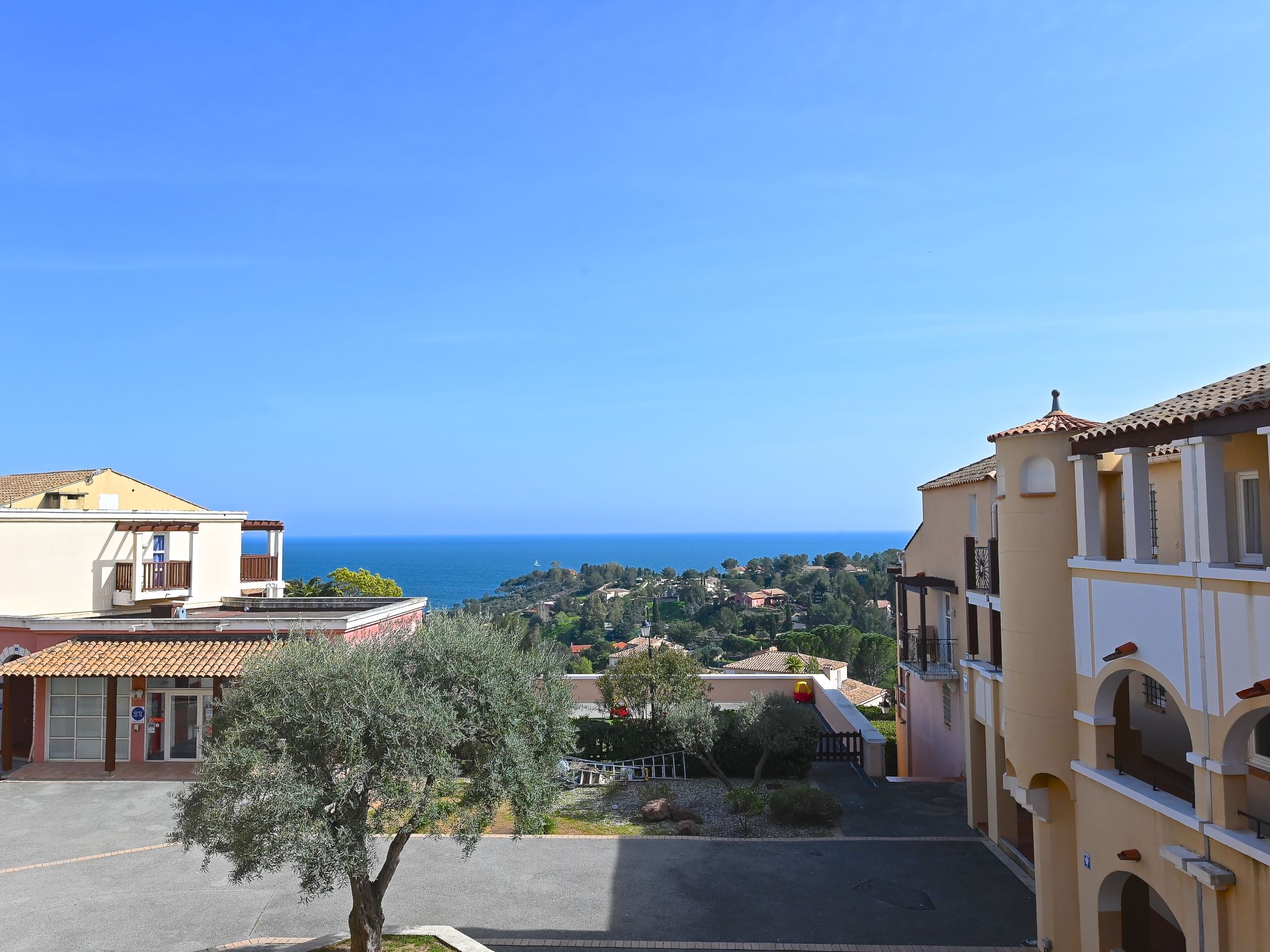 Photo of L'Esquinade (P5 317)