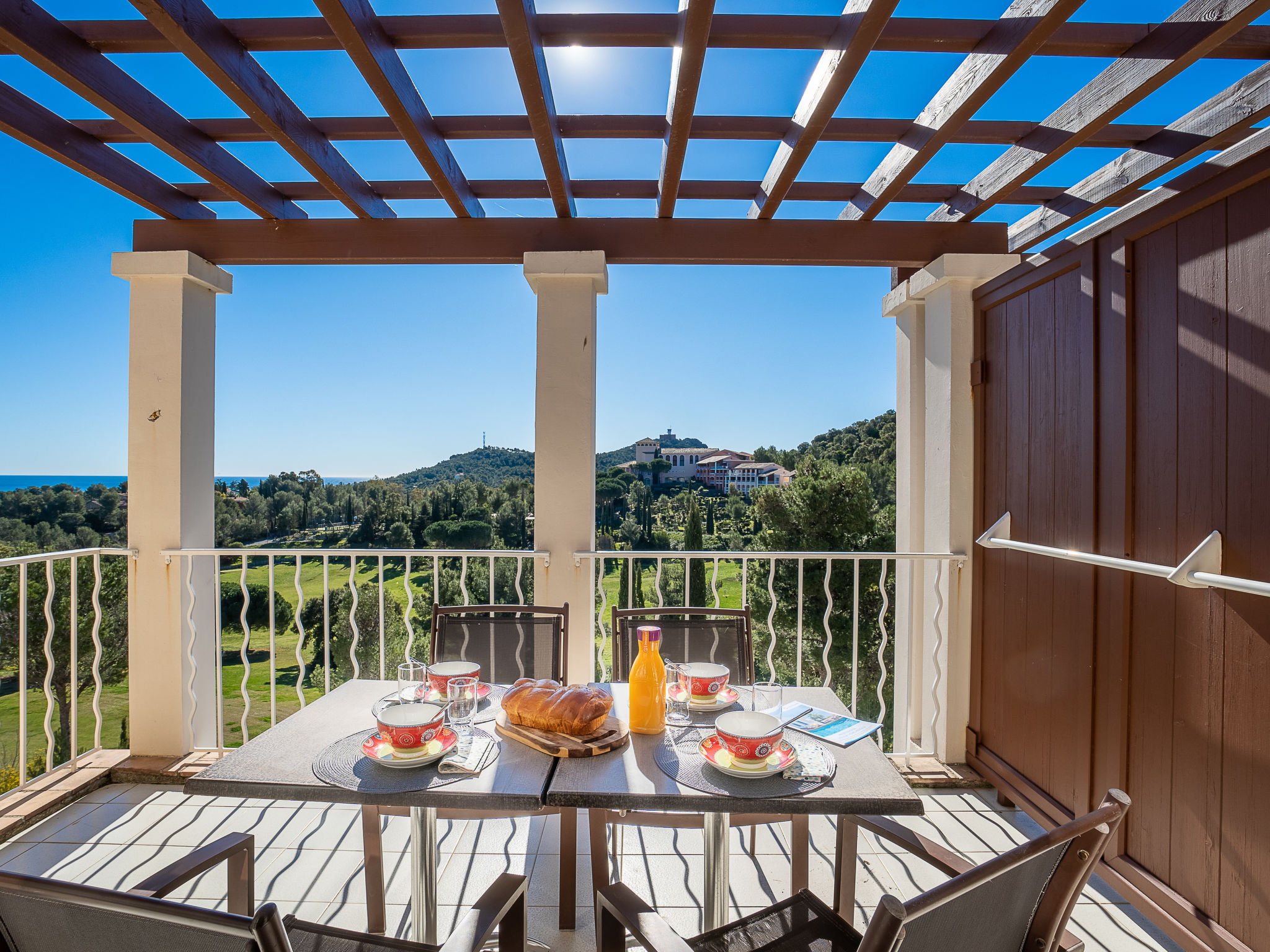 Photo of L'Esquinade (J4 332)