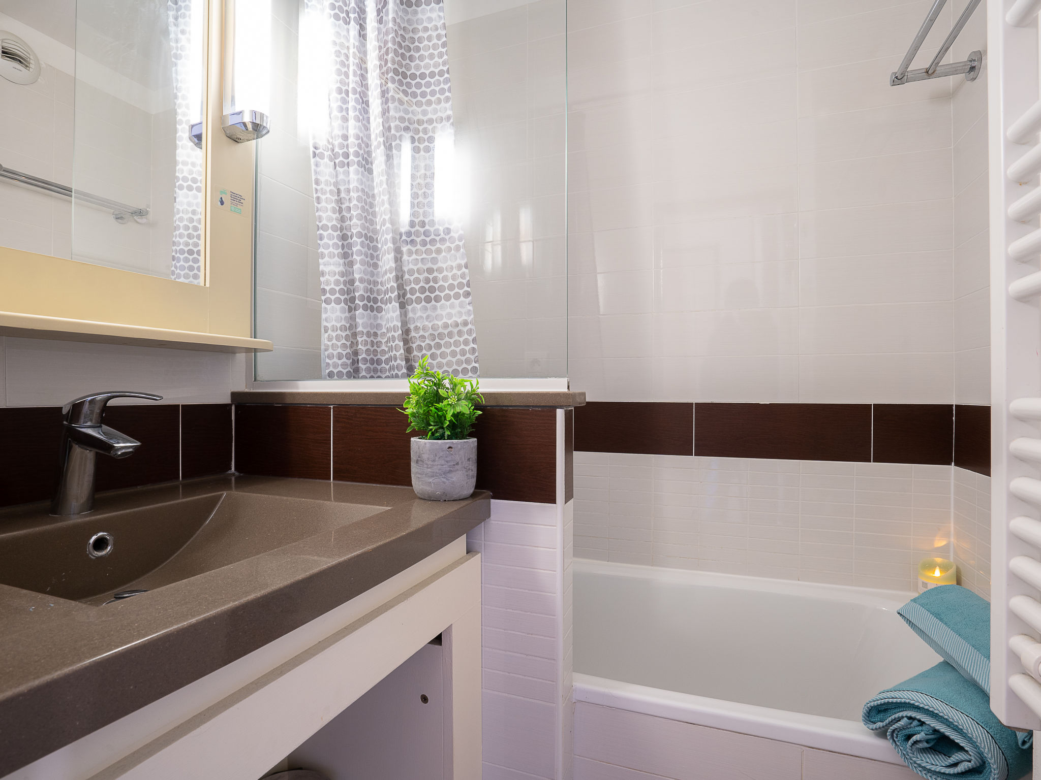 Photo of L'Esquinade (J4 332)