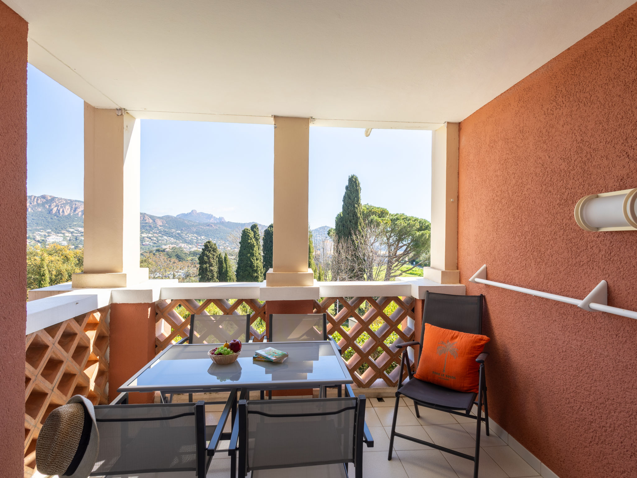 Photo of L'Esquinade (G1 103)