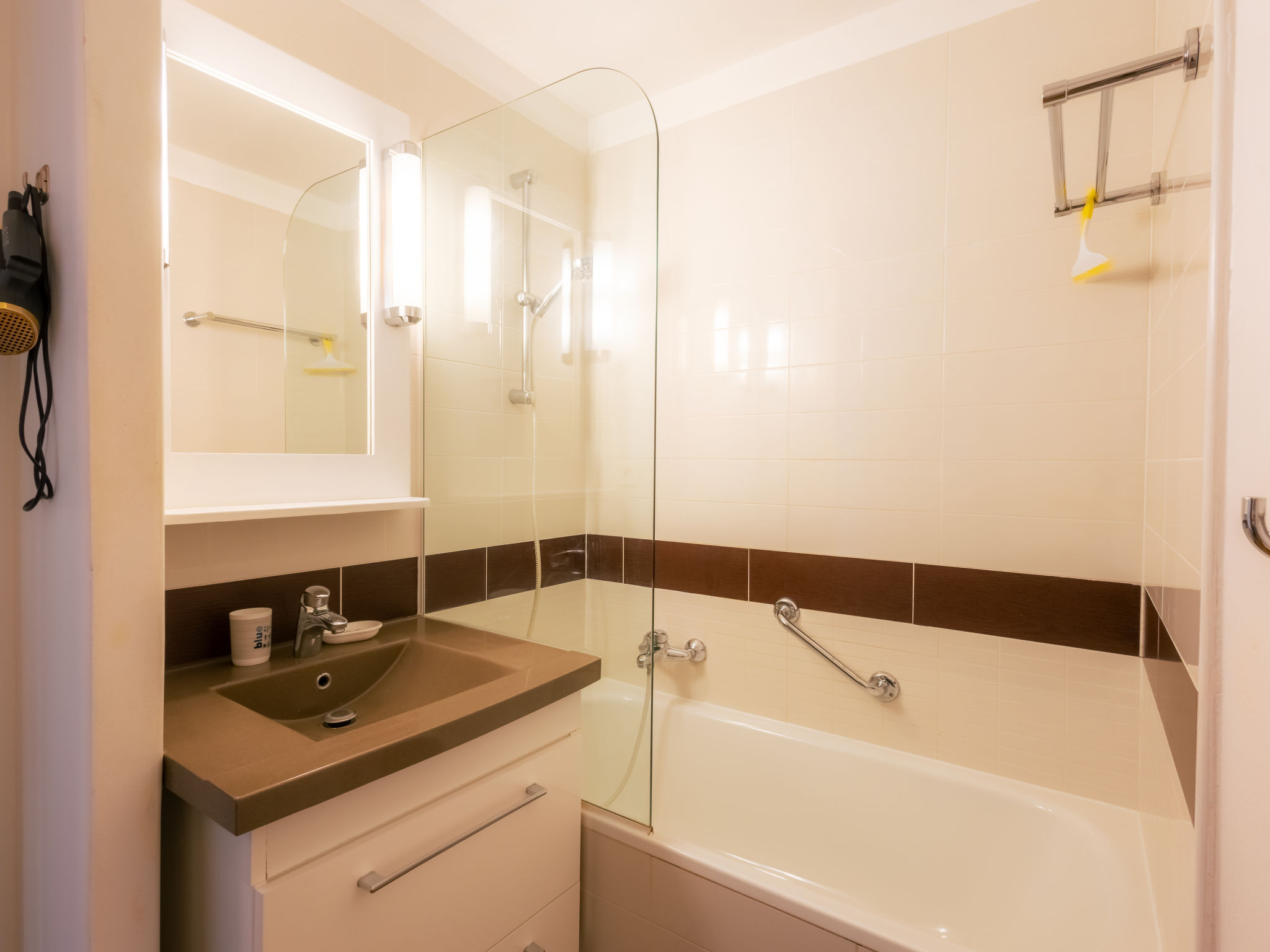 Photo of L'Esquinade (G1 103)