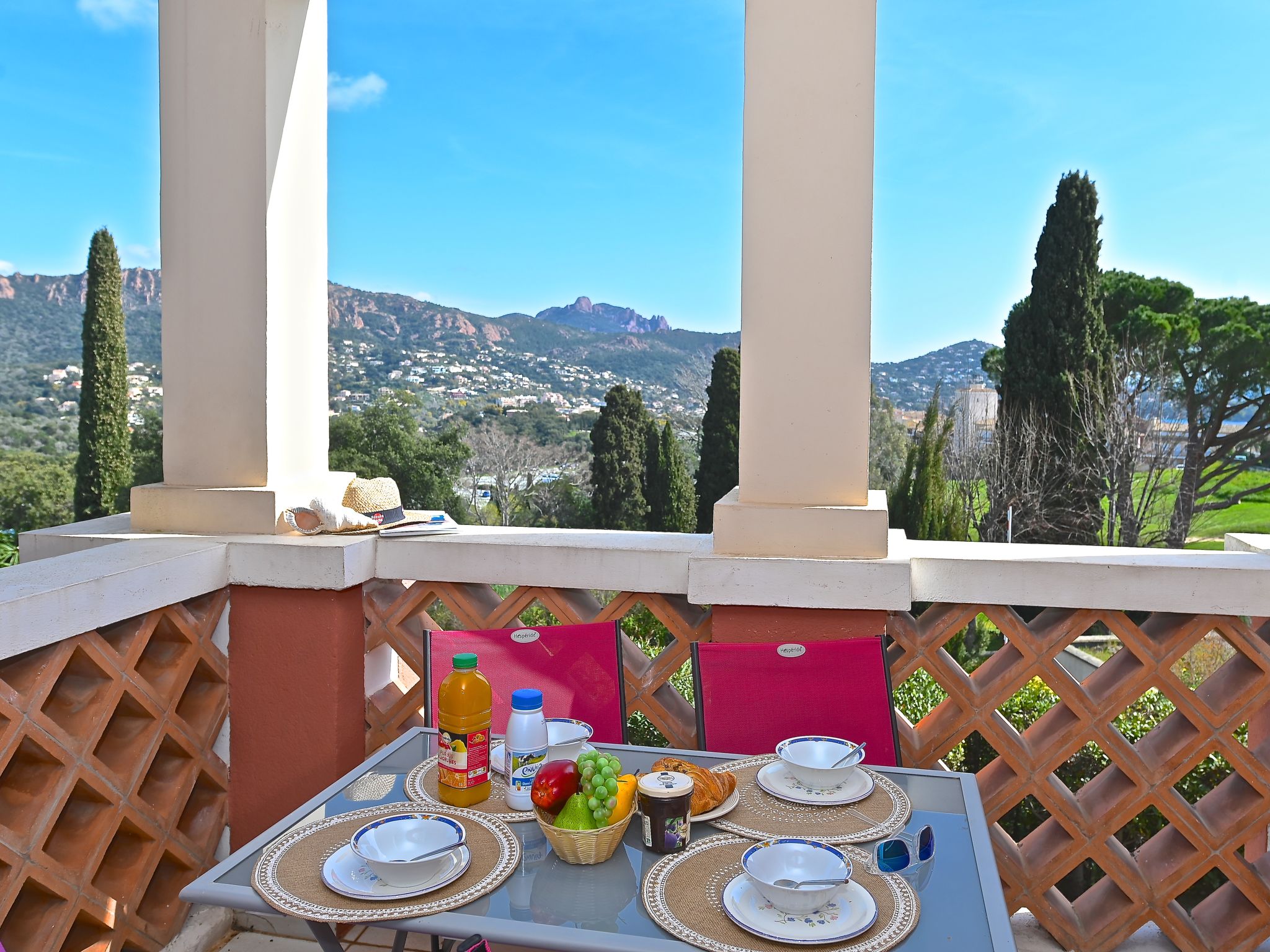 Photo of L'Esquinade (G1 103)