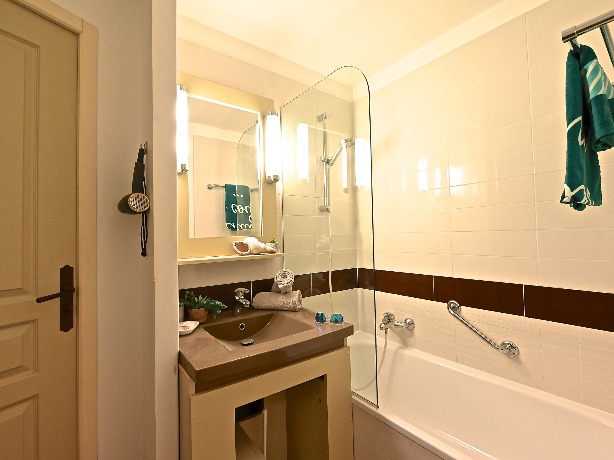 Photo of L'Esquinade (G1 103)