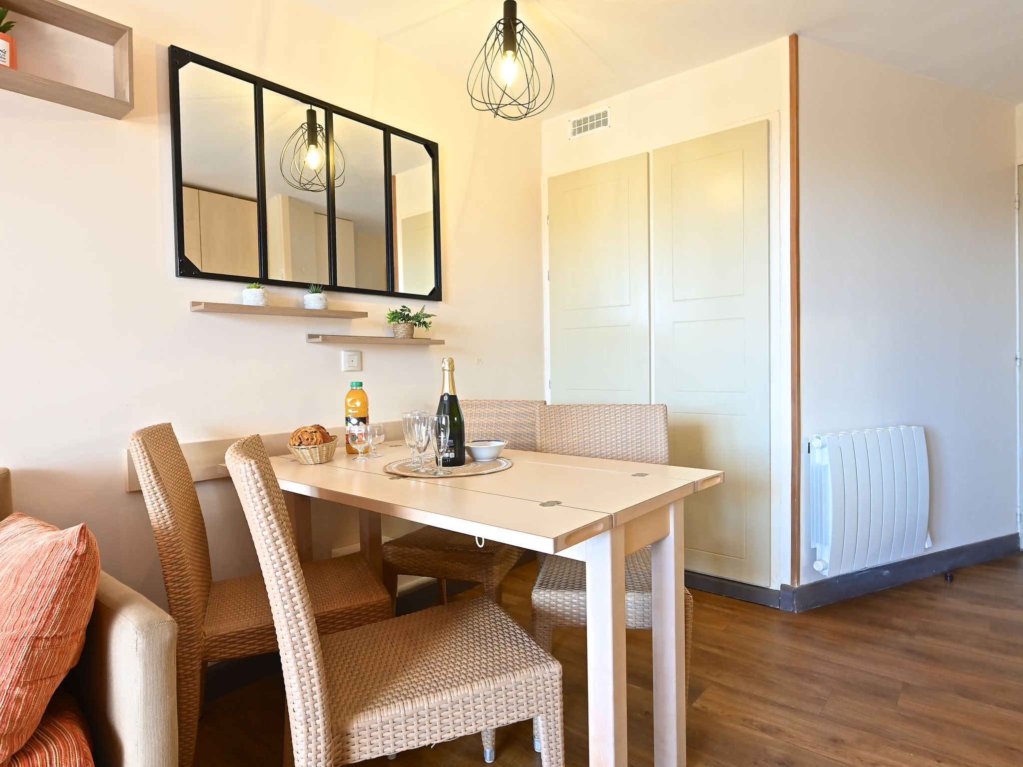 Photo of L'Esquinade (G1 103)