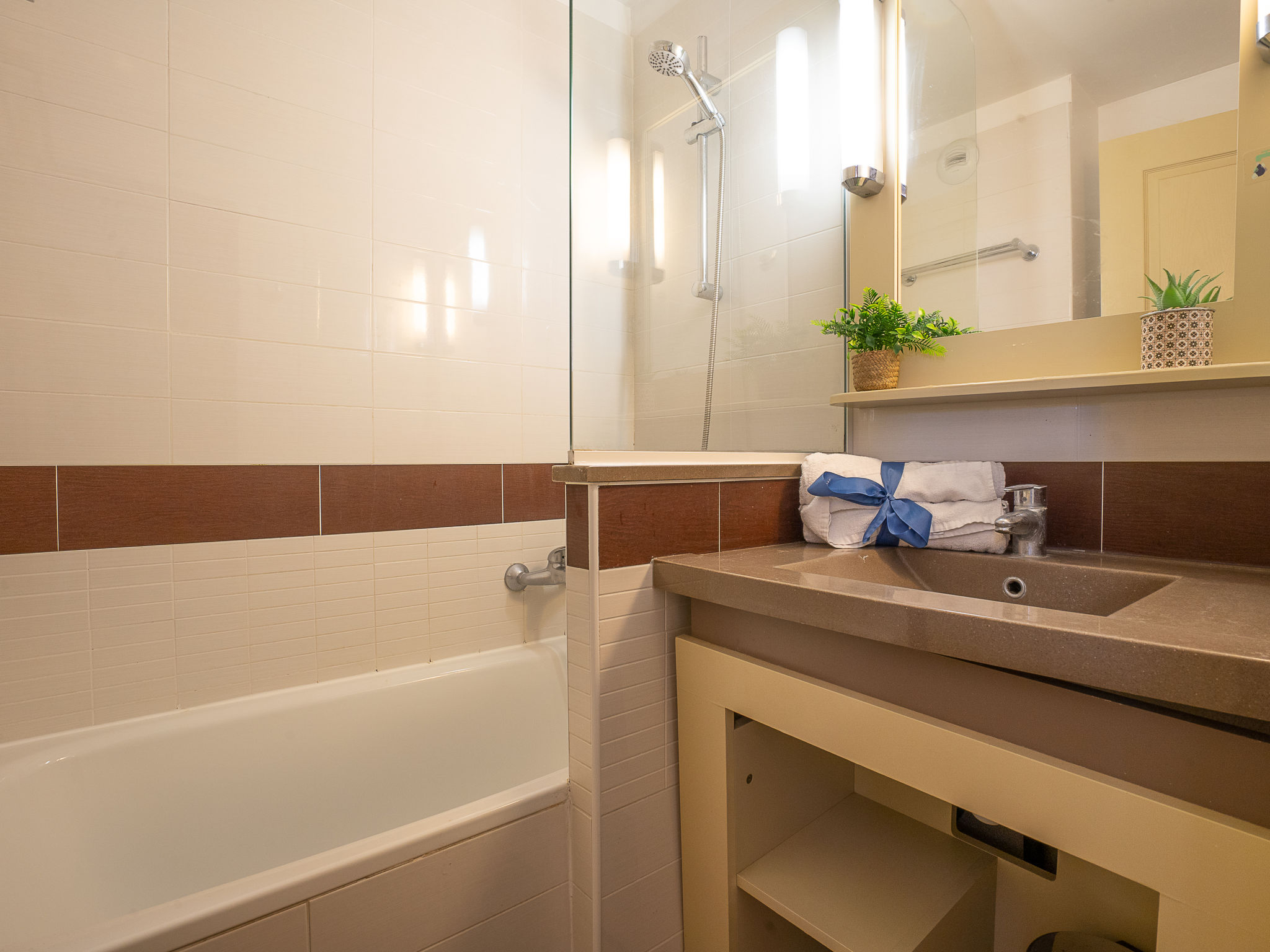 Photo of L'Esquinade FH 003