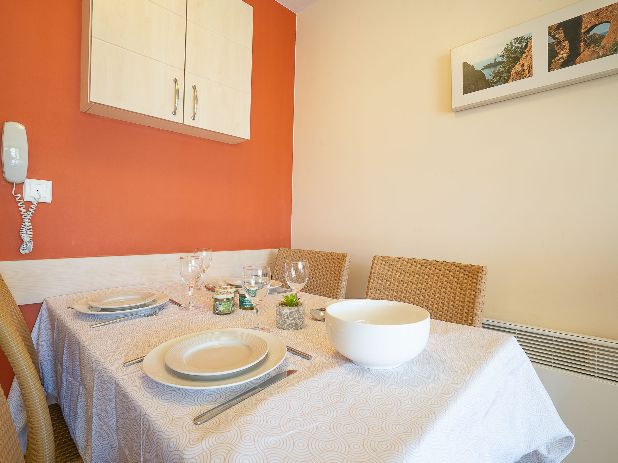 Photo of L'Esquinade FH 003