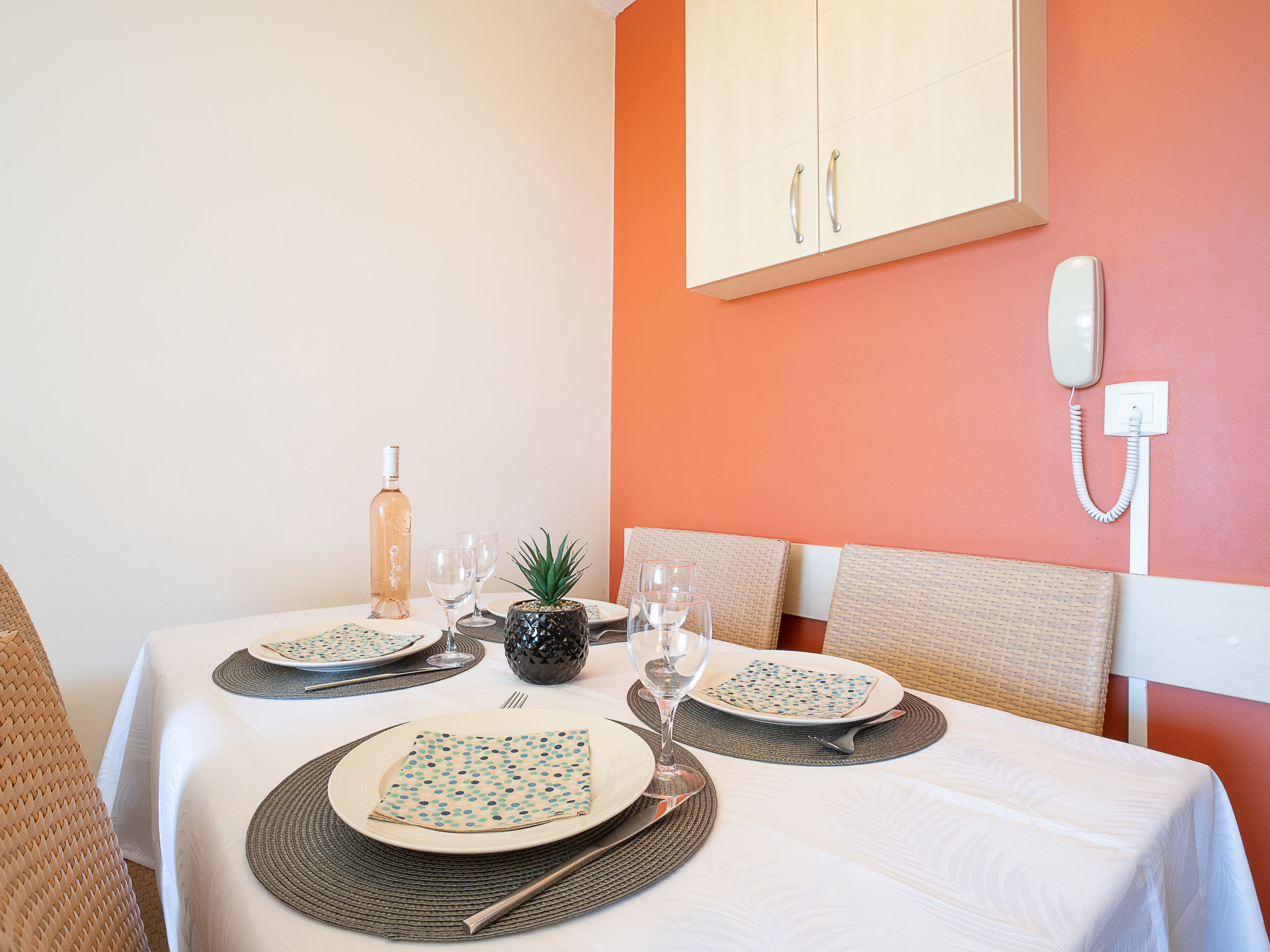 Photo of L'Esquinade (P6 323)- place des pêcheurs