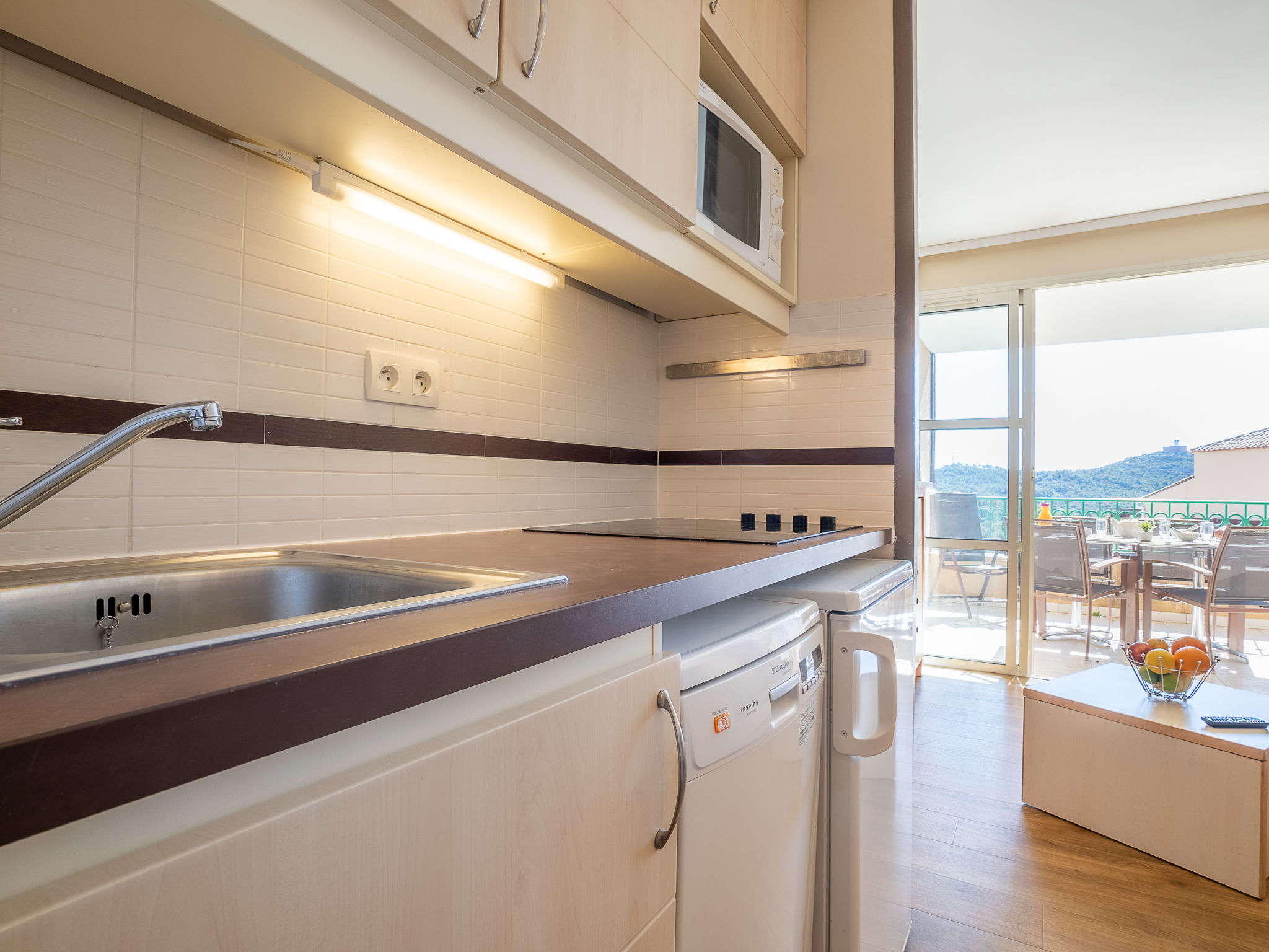 Photo of L'Esquinade (P6 323)- place des pêcheurs