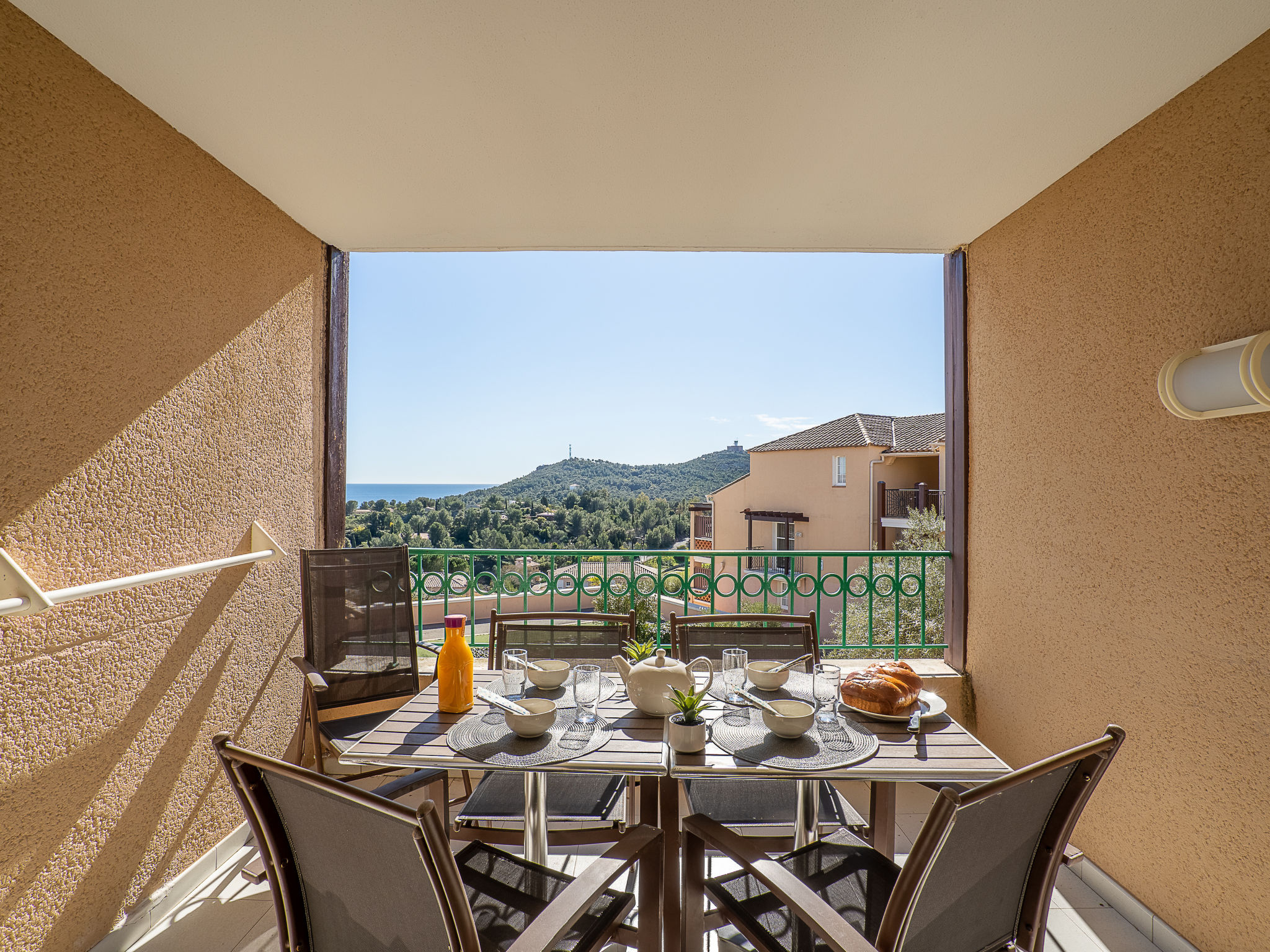 Photo of L'Esquinade (P6 323)- place des pêcheurs