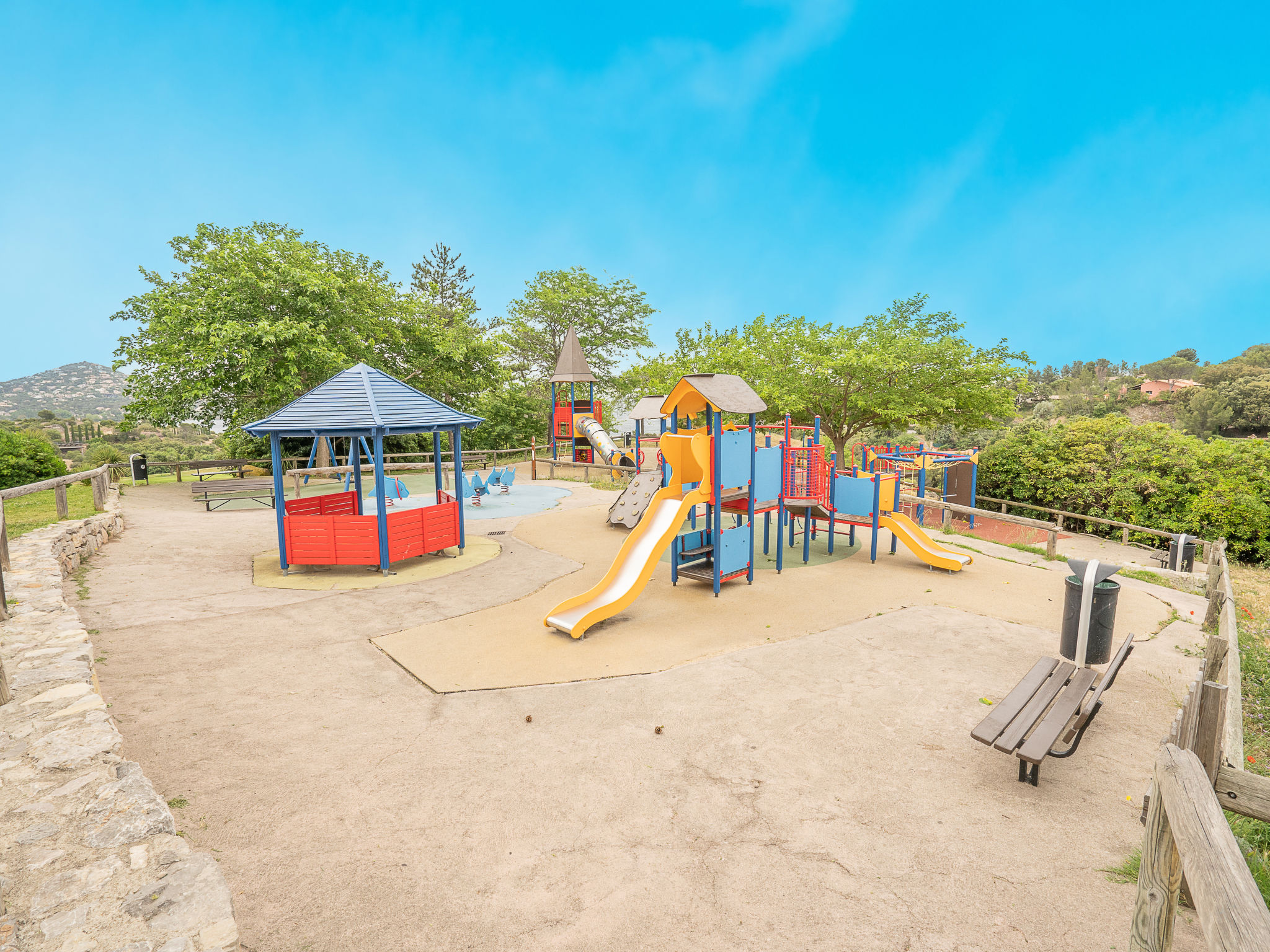 L'Esquinade (P3 115) - Outside