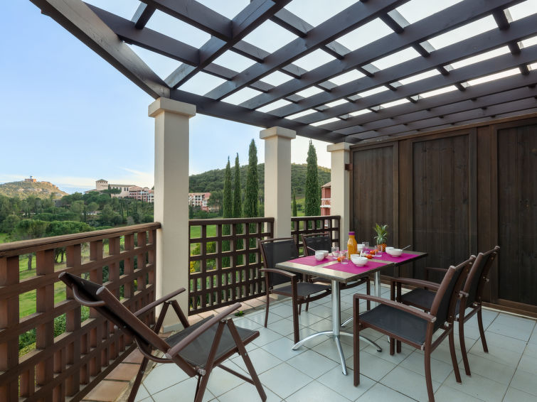 Search and Stay destination Saint-Raphaël, Provence-Alpes-Côte d'Azur - France from AU$ 177. L'Esquinade F6 225