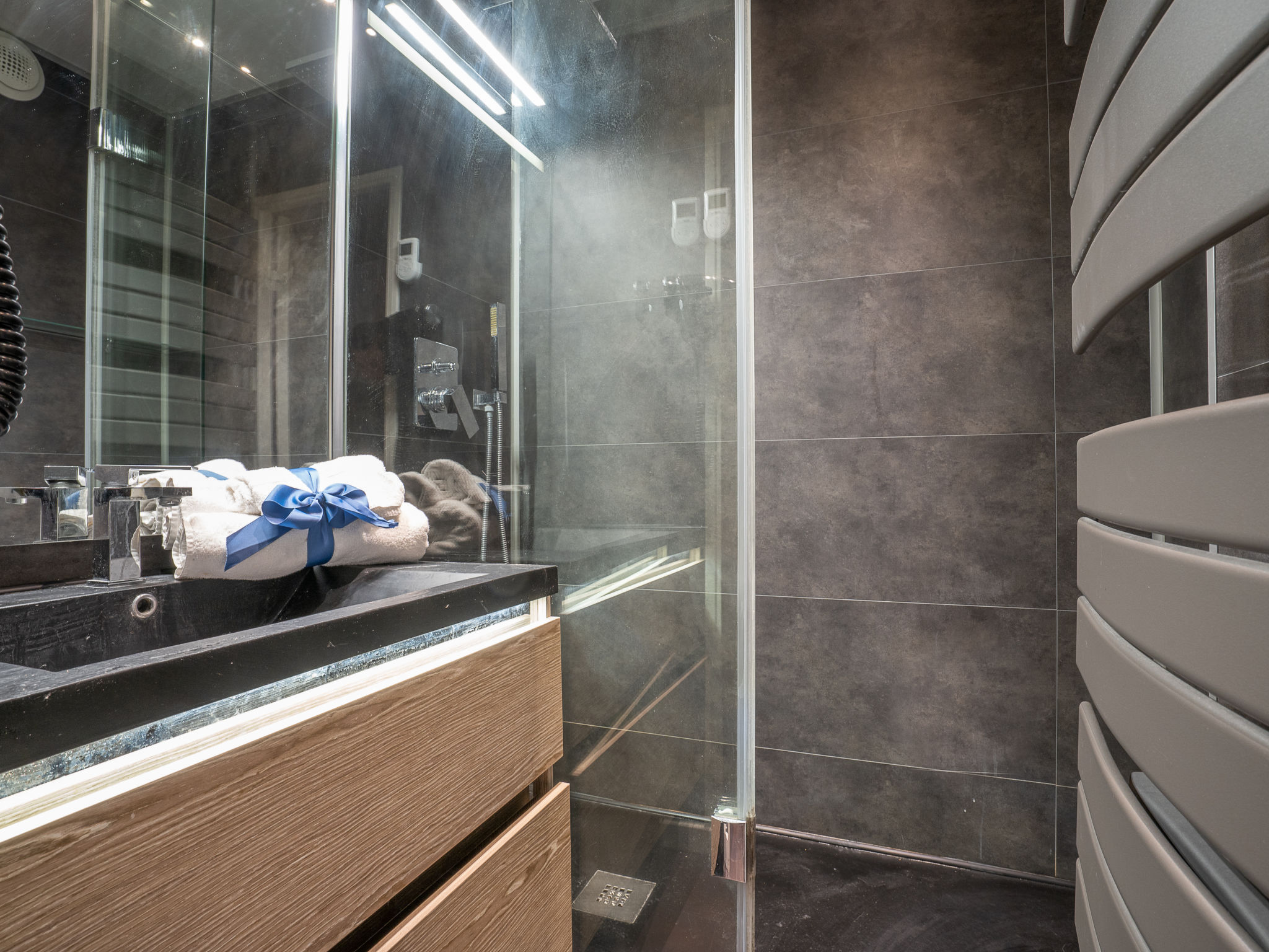 Photo of L'Esquinade (J4236)