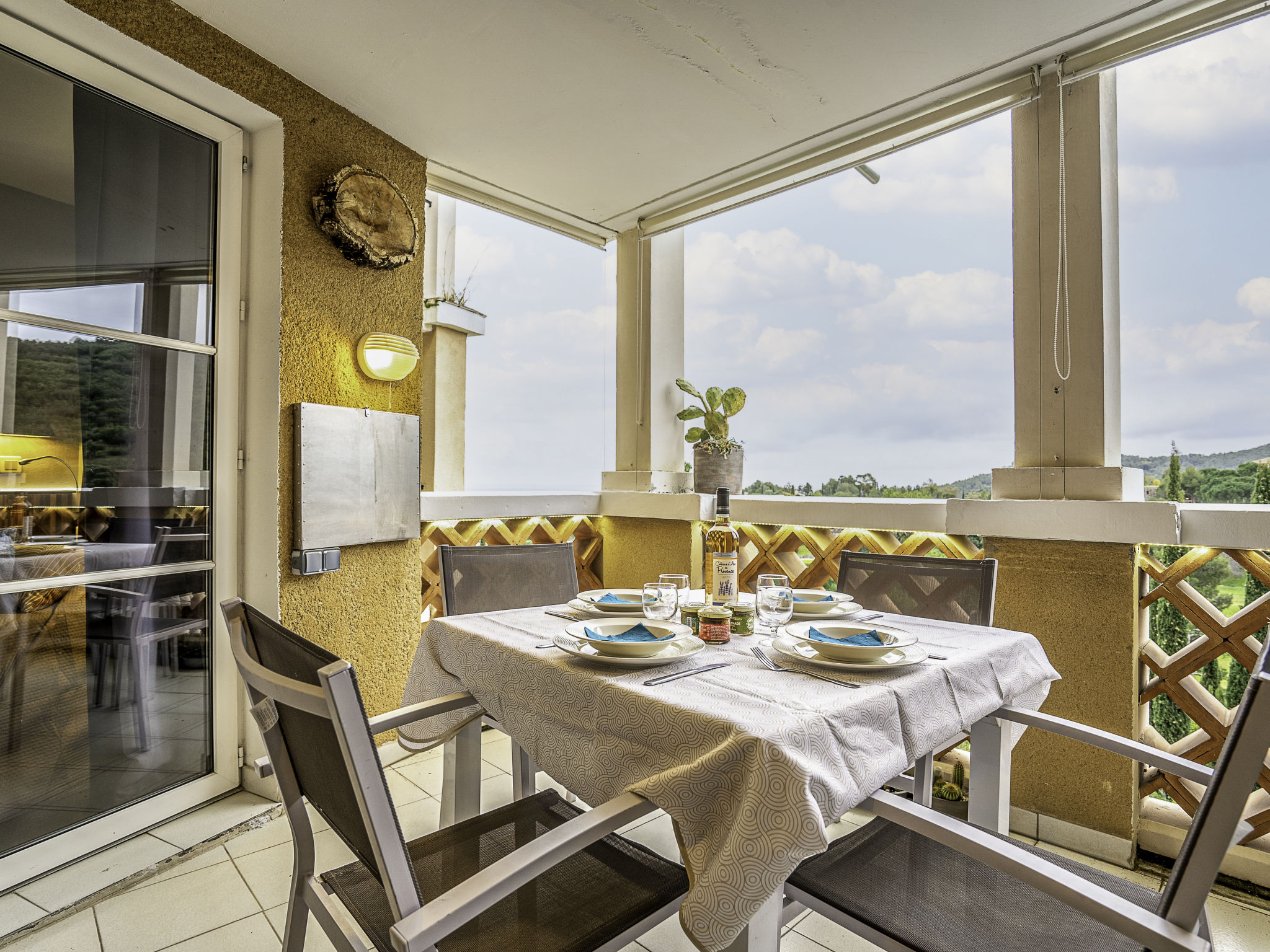 Photo of L'Esquinade (J4236)