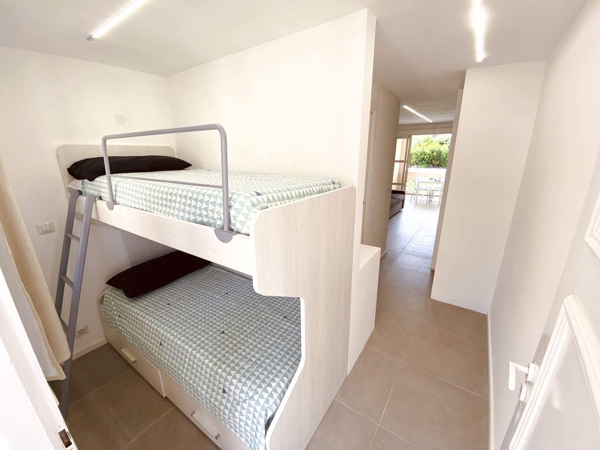 Photo of L'Esquinade (J2 206)